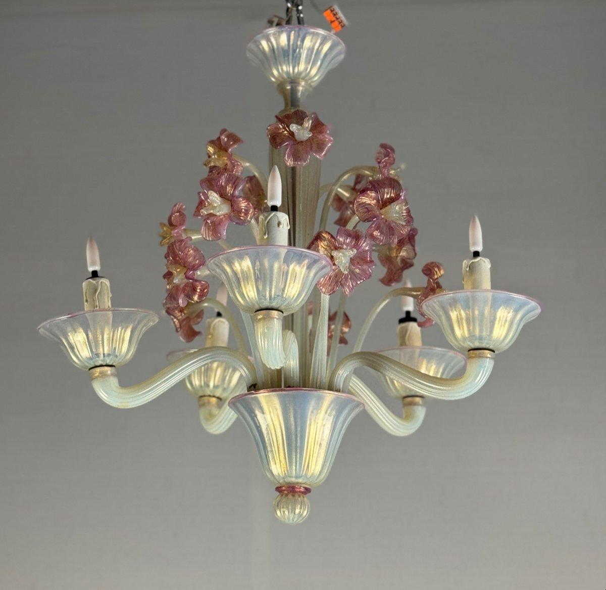 Lustre vénitien en verre de Murano bleu et rouge, 

Cinq bras de lumière, 

Circa 1950