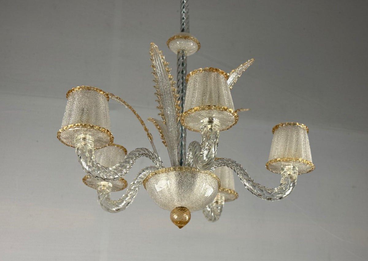 Venetian Chandelier In Colorless And Golden Murano Glass

New electrification

5 arms of light

Circa 1950
