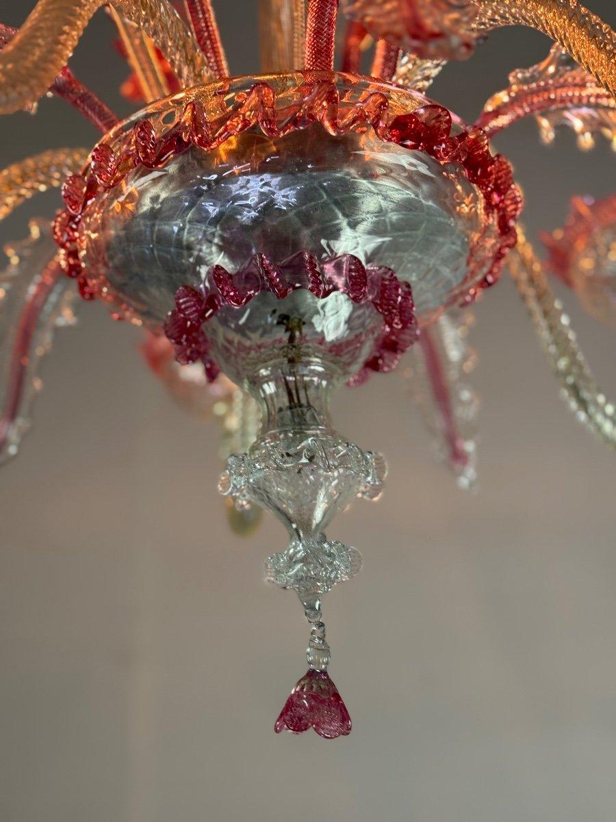 Luigi XV Lampadario veneziano in vetro di Murano incolore e rosso a 5 bracci di luce in vendita