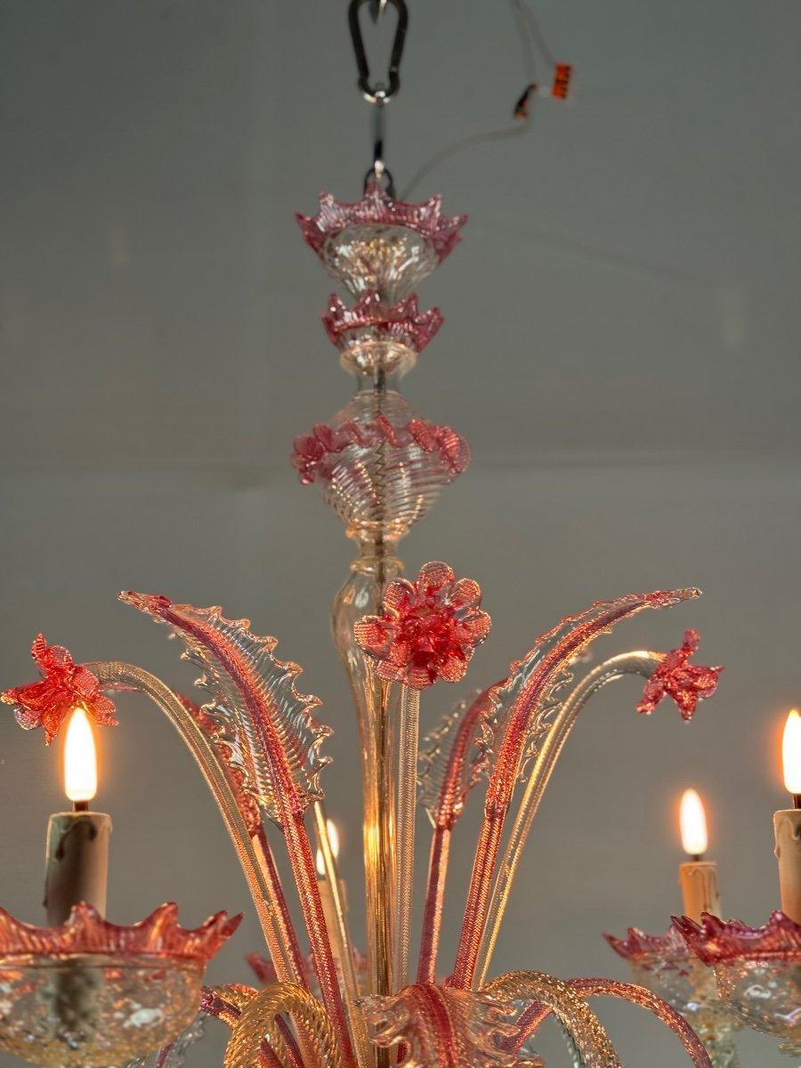 XX secolo Lampadario veneziano in vetro di Murano incolore e rosso a 5 bracci di luce in vendita