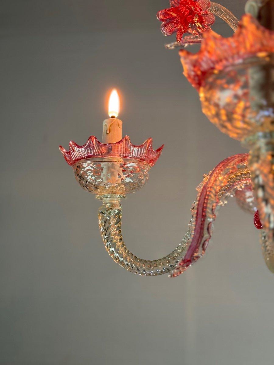 Lampadario veneziano in vetro di Murano incolore e rosso a 5 bracci di luce in vendita 1