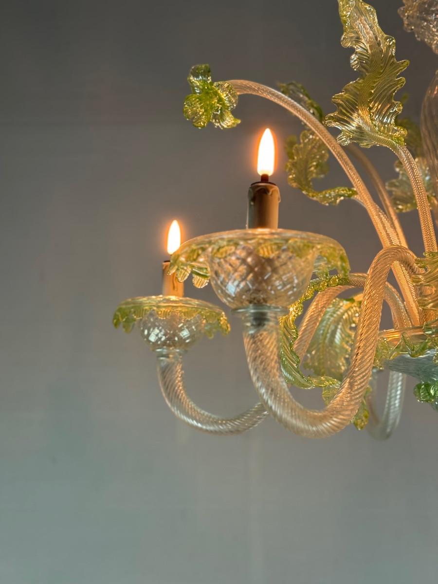 Lustre vénitien en verre de Murano incolore et vert, 6 bras de lumière, circa 1940.