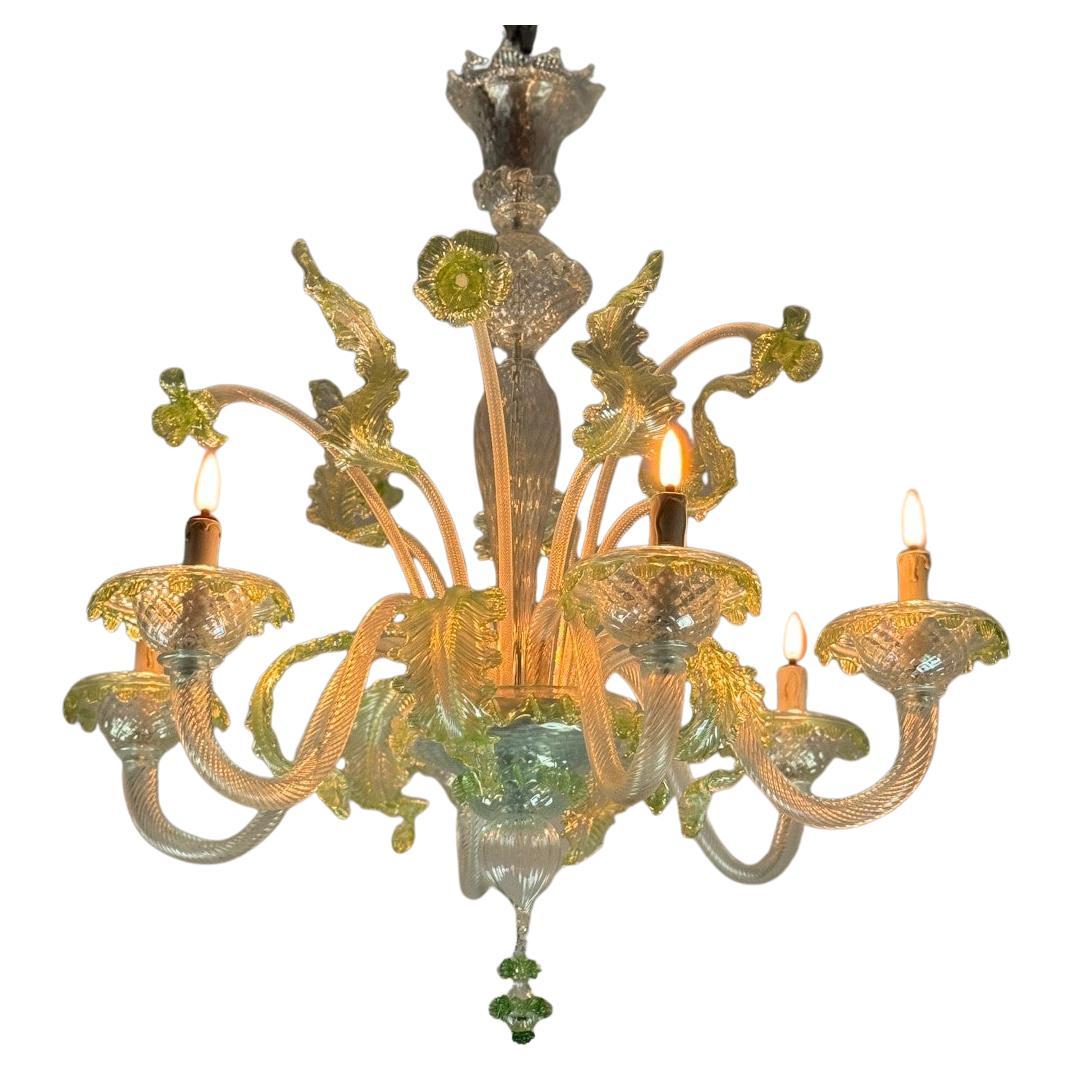 Lustre vénitien en verre de Murano incolore et vert, 6 bras de lumière en vente