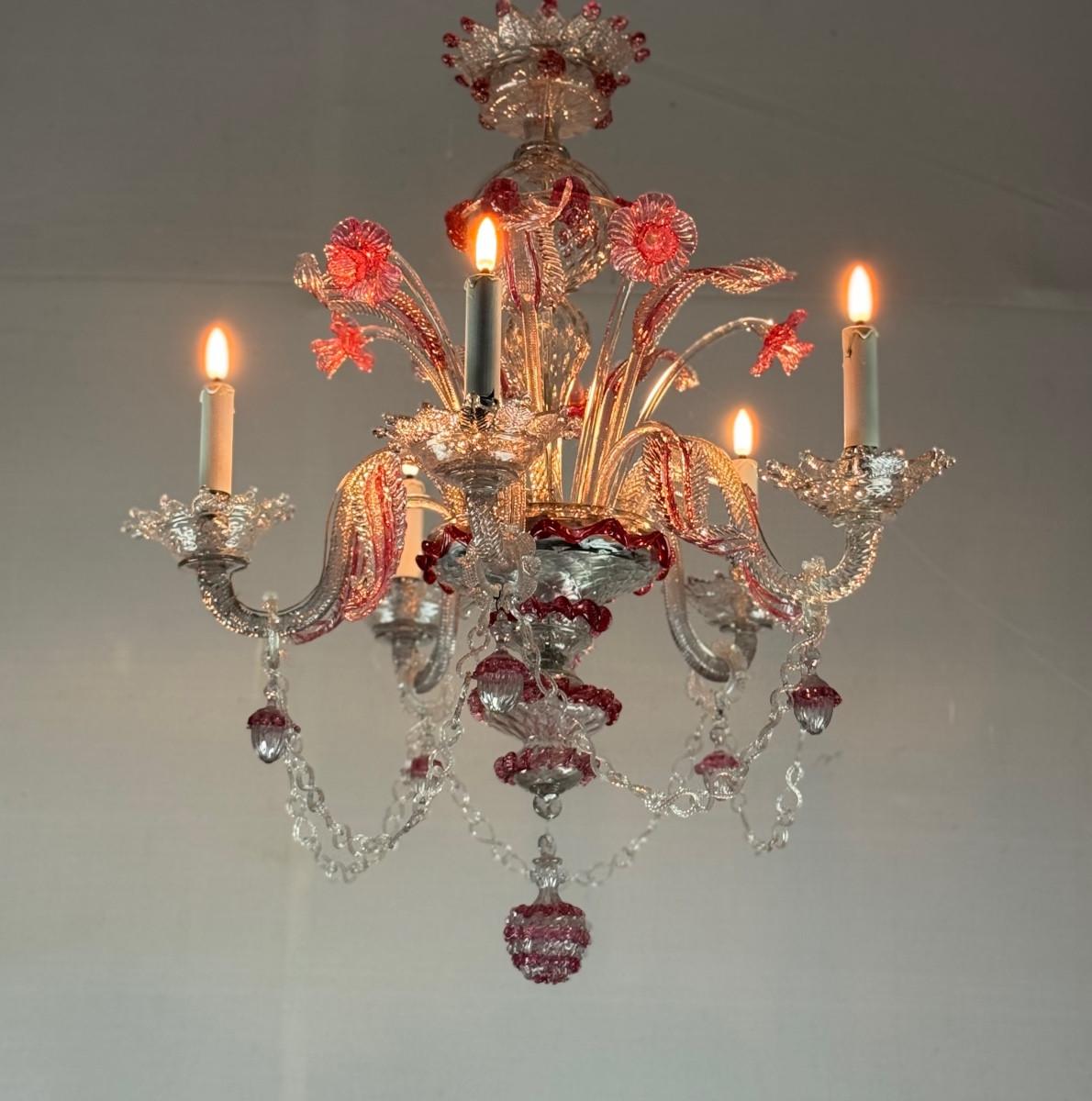 Venetian chandelier in colourless and red Murano glass, 5 arms, circa 1880 For Sale 6