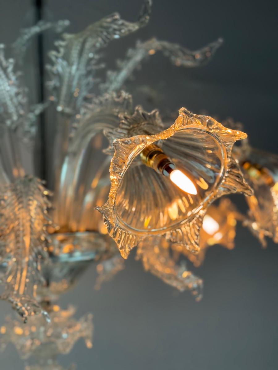 Italian Venetian chandelier in colourless Murano glass, 7 light arms, circa 1930 For Sale