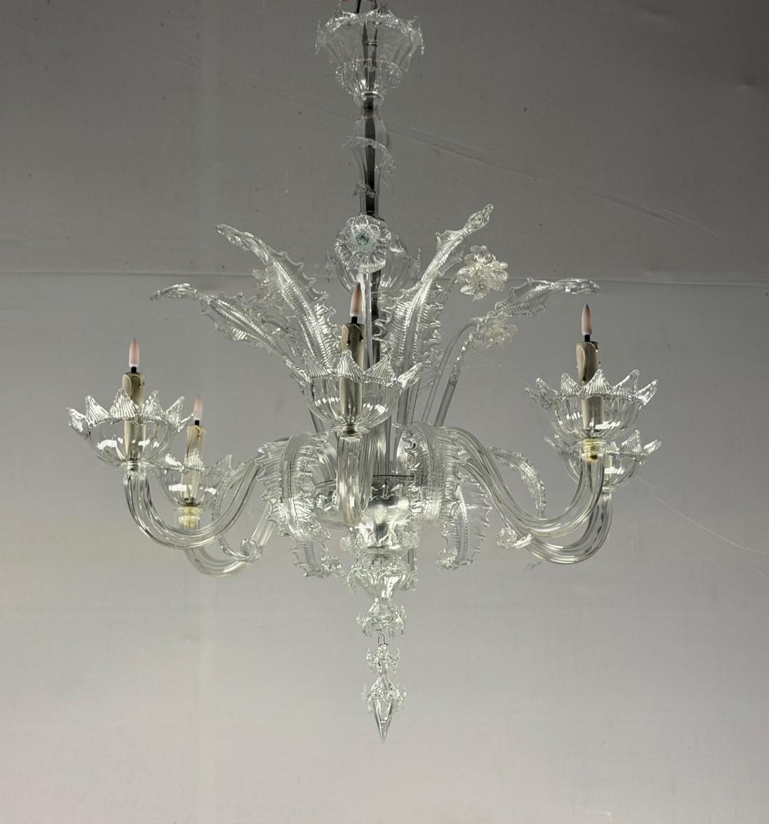 Italiano Lampadario veneziano in vetro di Murano incolore con 6 bracci luminosi, circa 1930 in vendita