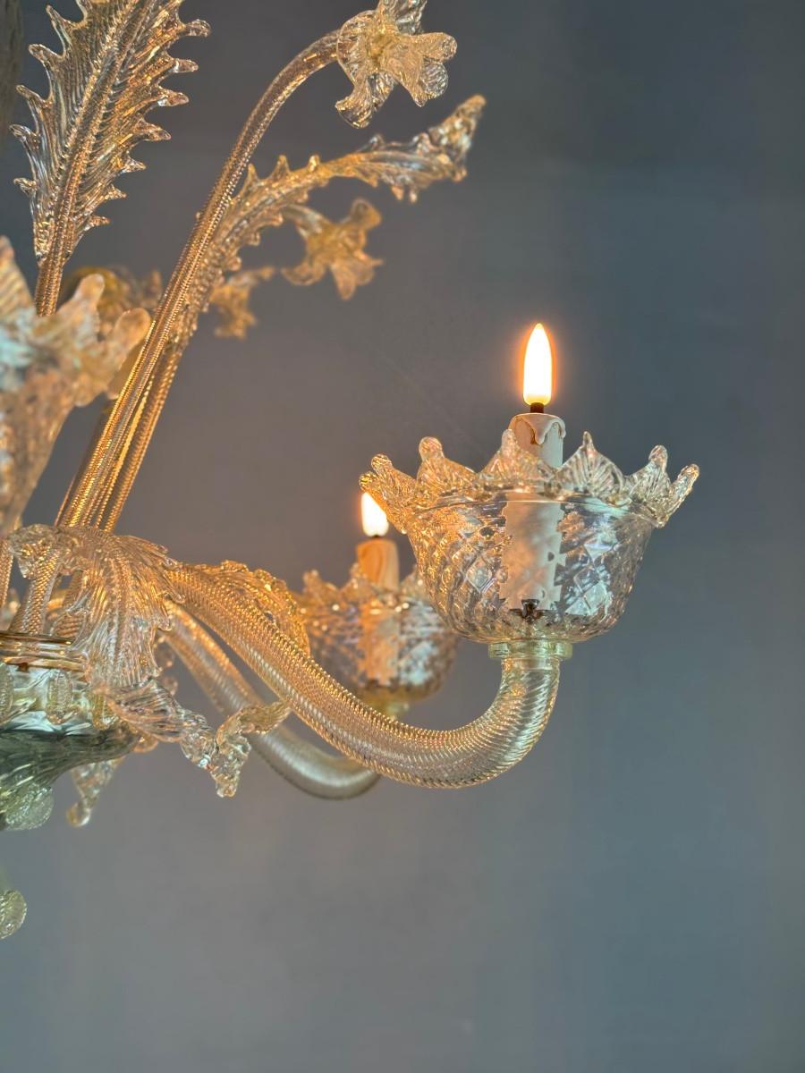 italien Lustre vénitien en verre doré de Murano, 6 bras de lumière, circa 1940 en vente