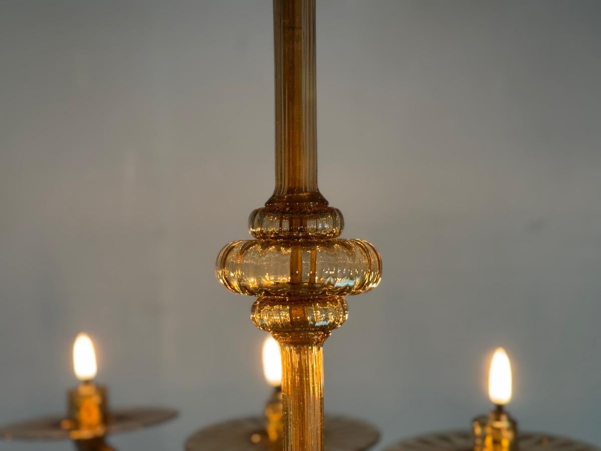 Venezianischer Kronleuchter aus goldbraunem Murano-Glas, ovale Form, von Venini (Art déco) im Angebot