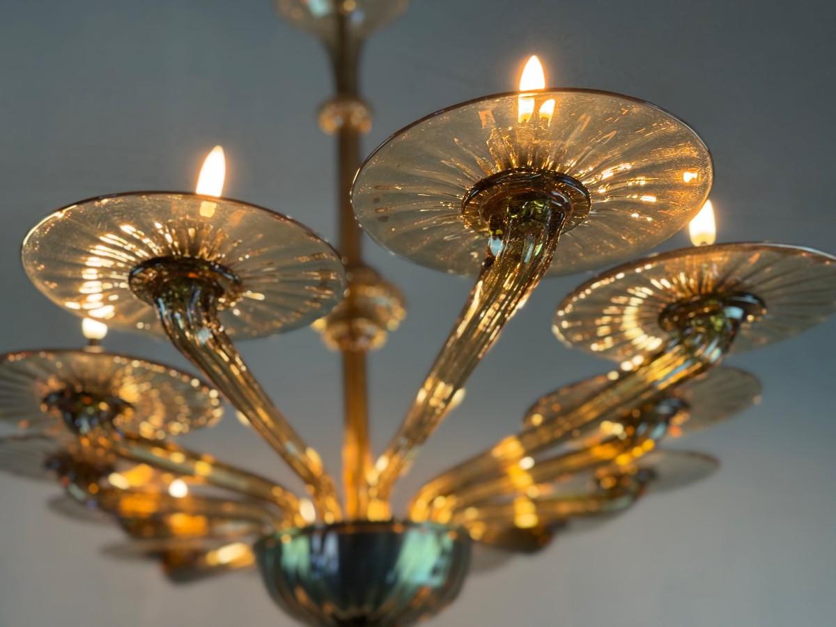 Venezianischer Kronleuchter aus goldbraunem Murano-Glas, ovale Form, von Venini im Angebot 1