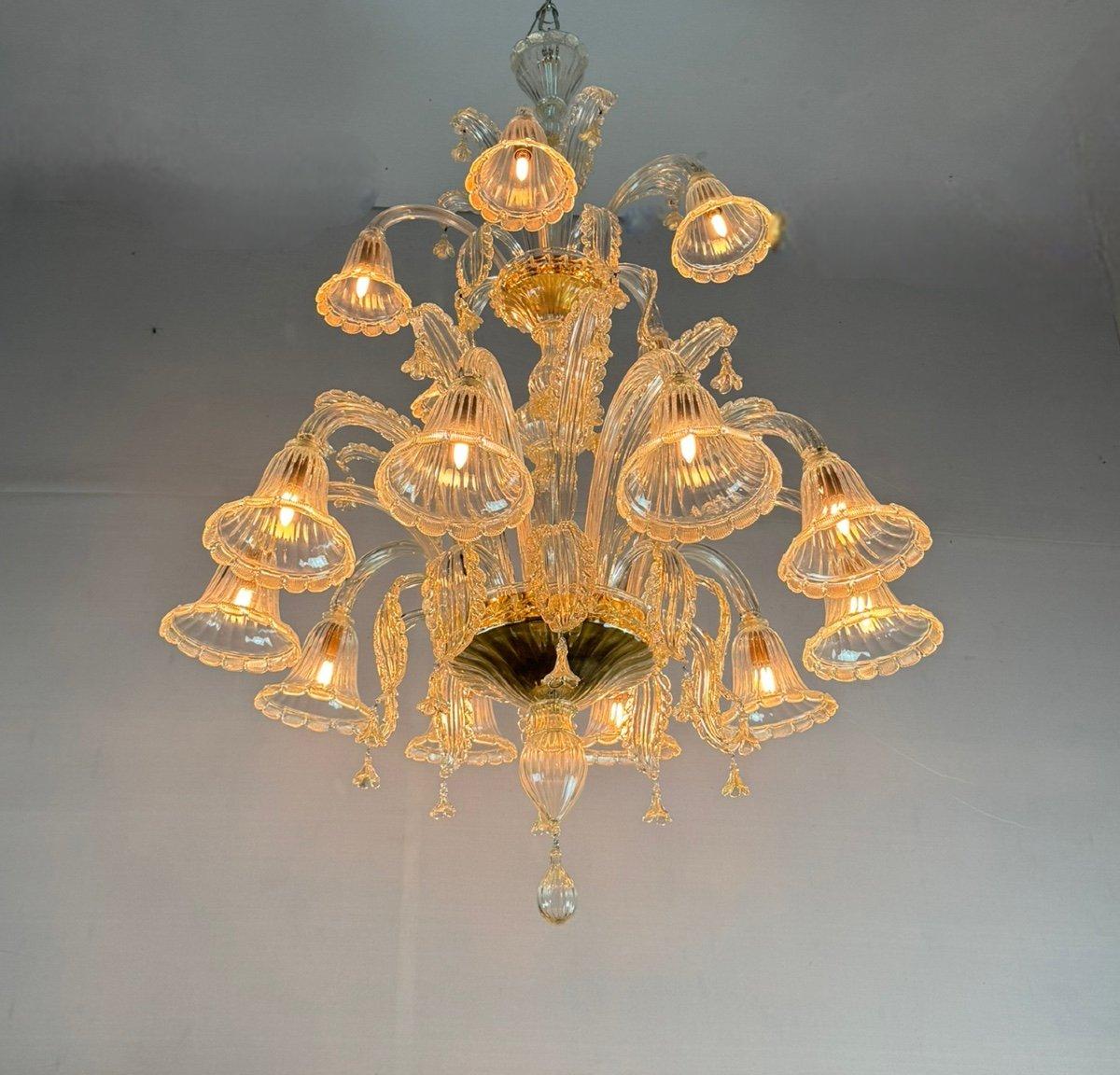 Venetian Chandelier In Golden Murano Glass 15 Lights On Two Levels, Circa 1940 For Sale 3
