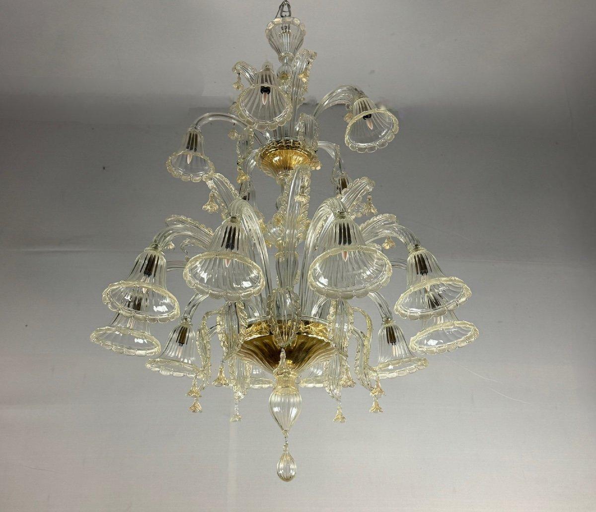 Venetian chandelier in golden Murano glass 15 lights on two levels, 

New electrification
