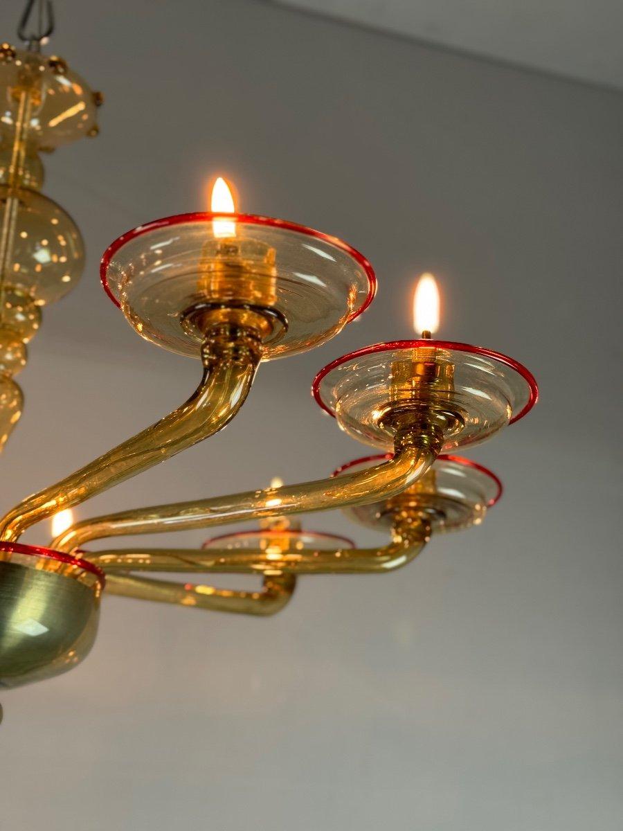 Art Deco Venetian Chandelier In Mordore Murano Glass Highlighted With A Red Lining For Sale