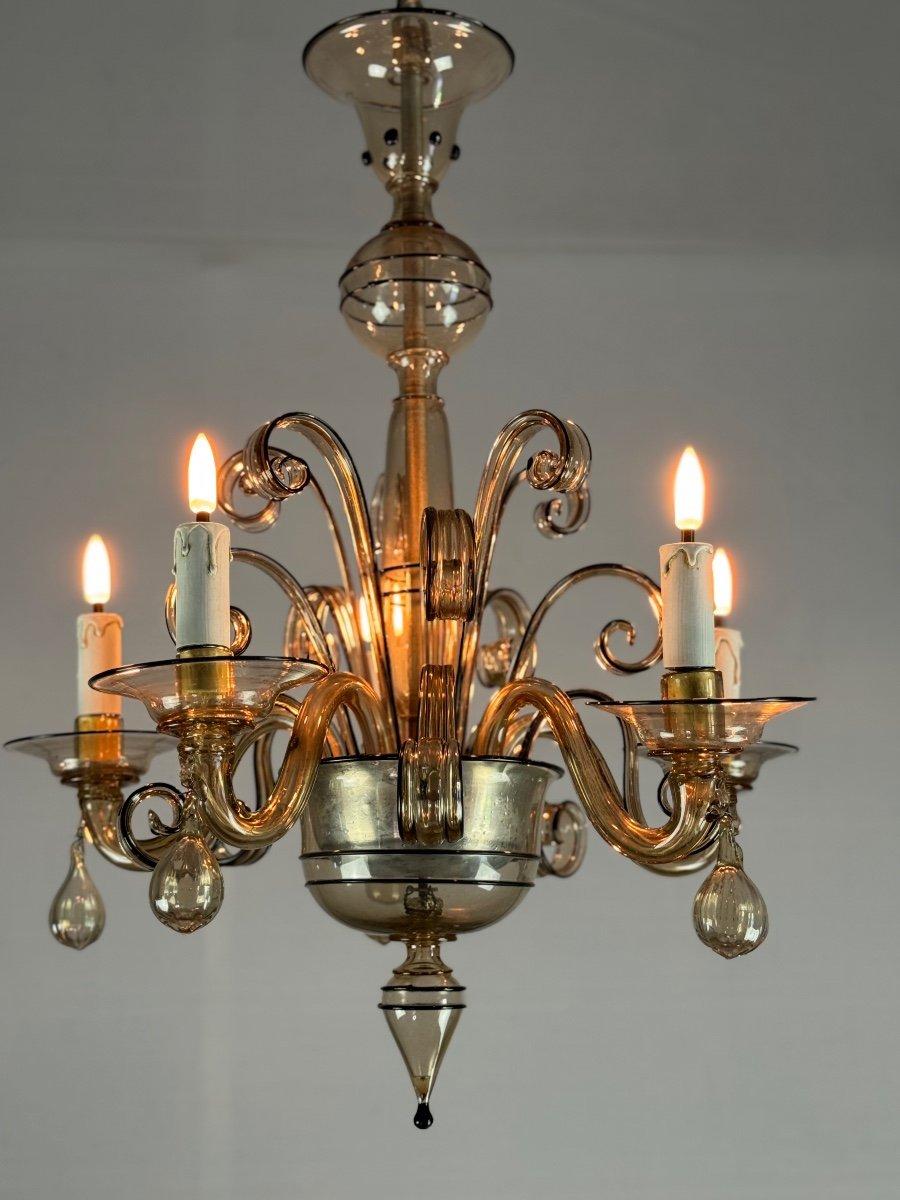 Art Deco Venetian Chandelier In Mordore Murano Glass Highlighted With Black Lining For Sale