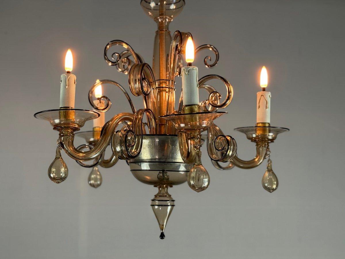 20th Century Venetian Chandelier In Mordore Murano Glass Highlighted With Black Lining For Sale