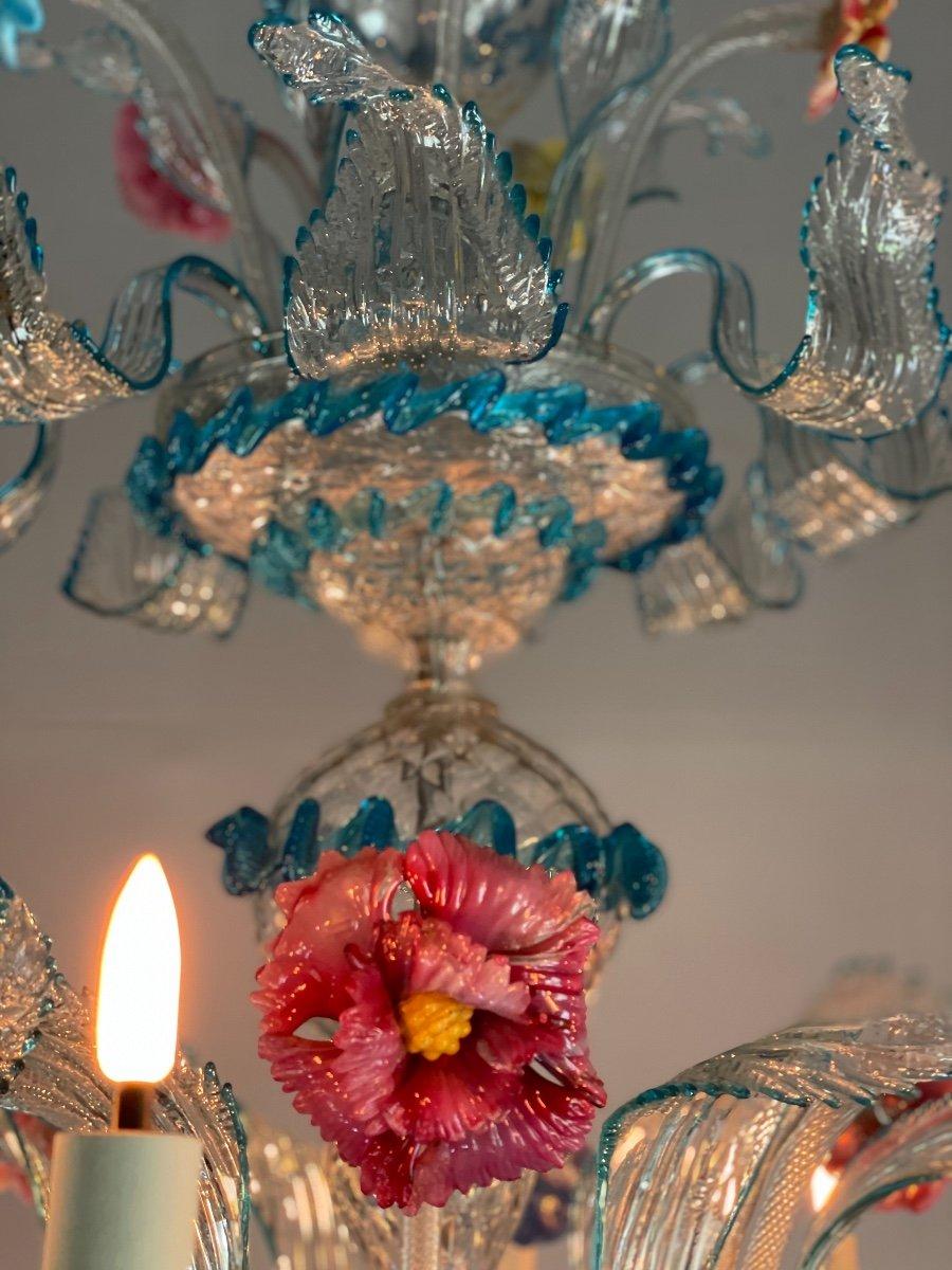 Venezianischer Kronleuchter aus mehrfarbigem Murano-Glas, 12 Lichterarme (Metall) im Angebot
