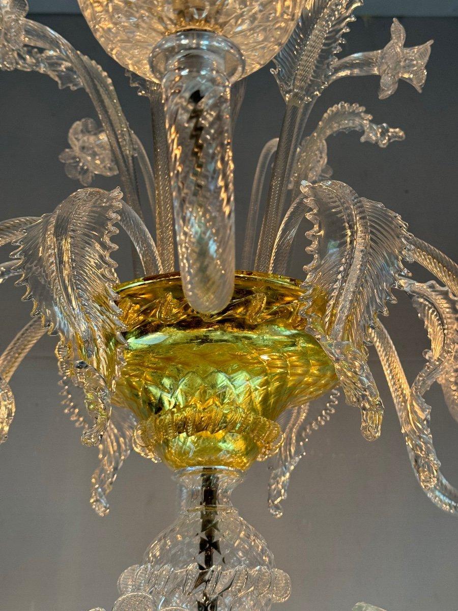 Italiano Lampadario veneziano in vetro di Murano, trasparente, tre livelli di luce, coppe dorate in vendita