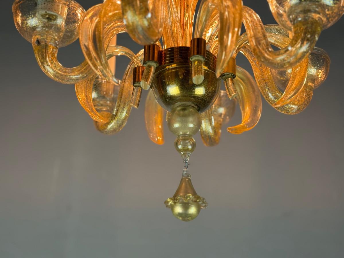 Venezianischer Kronleuchter aus Murano-Glas mit Goldspritzern, um 1950 im Zustand „Gut“ im Angebot in Honnelles, WHT