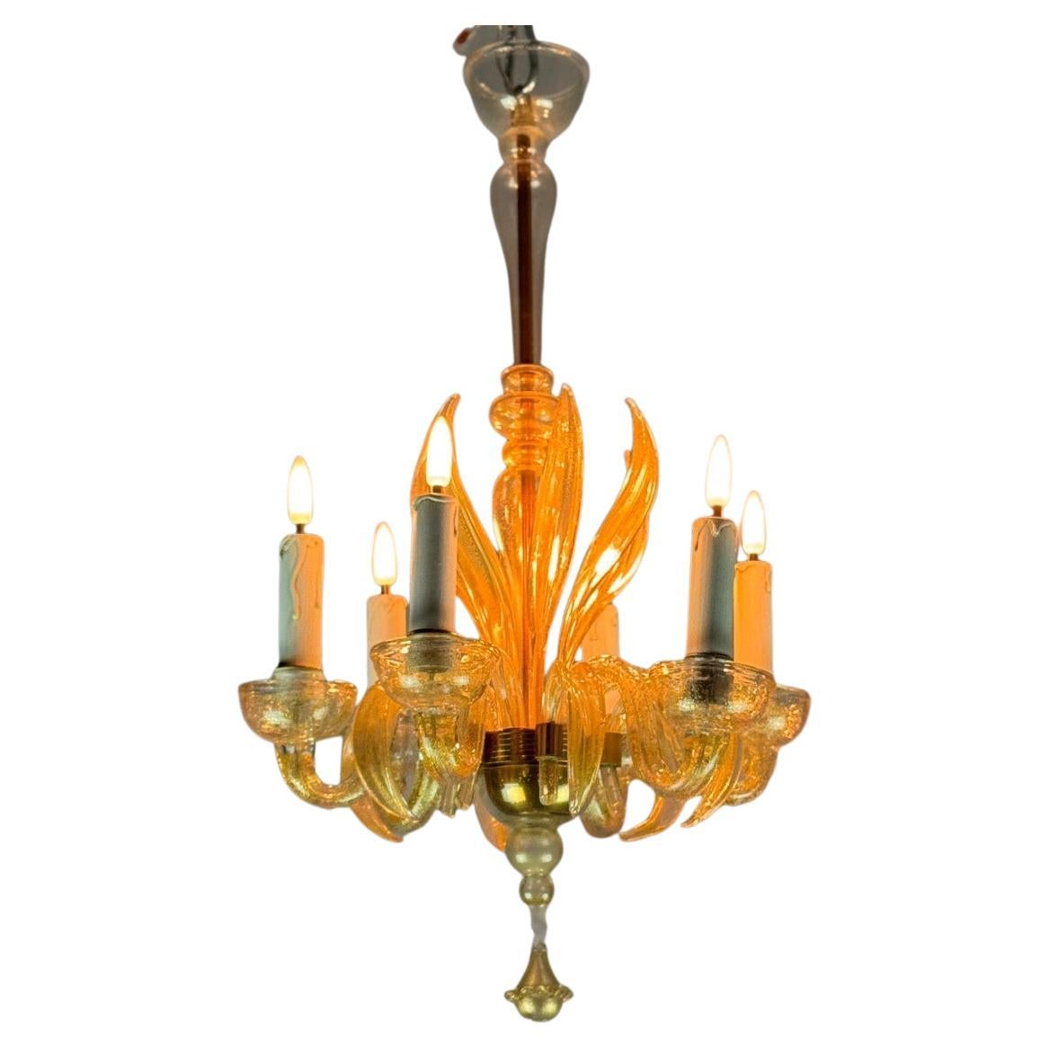 Venezianischer Kronleuchter aus Murano-Glas mit Goldspritzern, um 1950 im Angebot