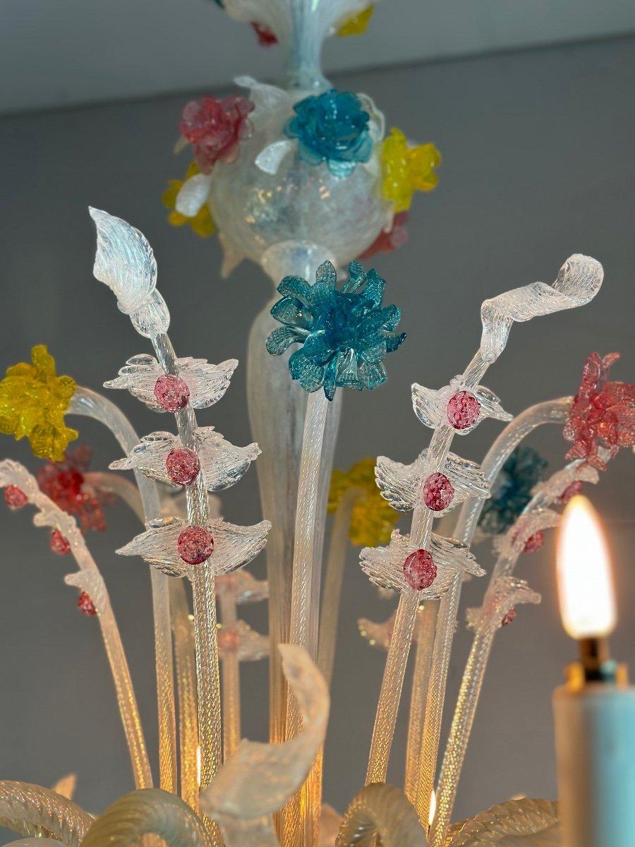 Venezianischer Kronleuchter Mehrfarbiges Murano-Glas mit dominierendem milchigem Weiß, 12 Arme im Angebot 6