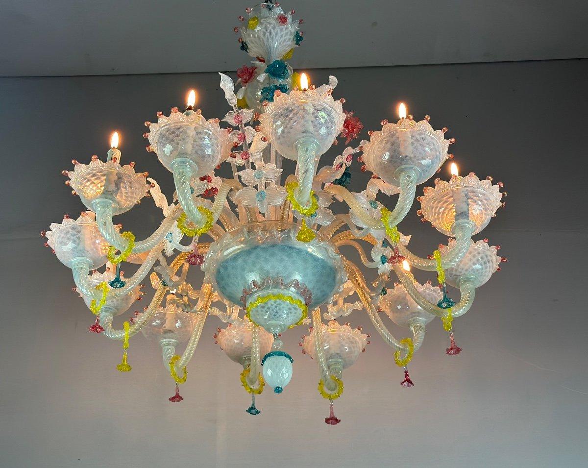 Venetian Chandelier Multicolored Murano Glass With Dominant Milky White, 12 Arms In Good Condition For Sale In Honnelles, WHT