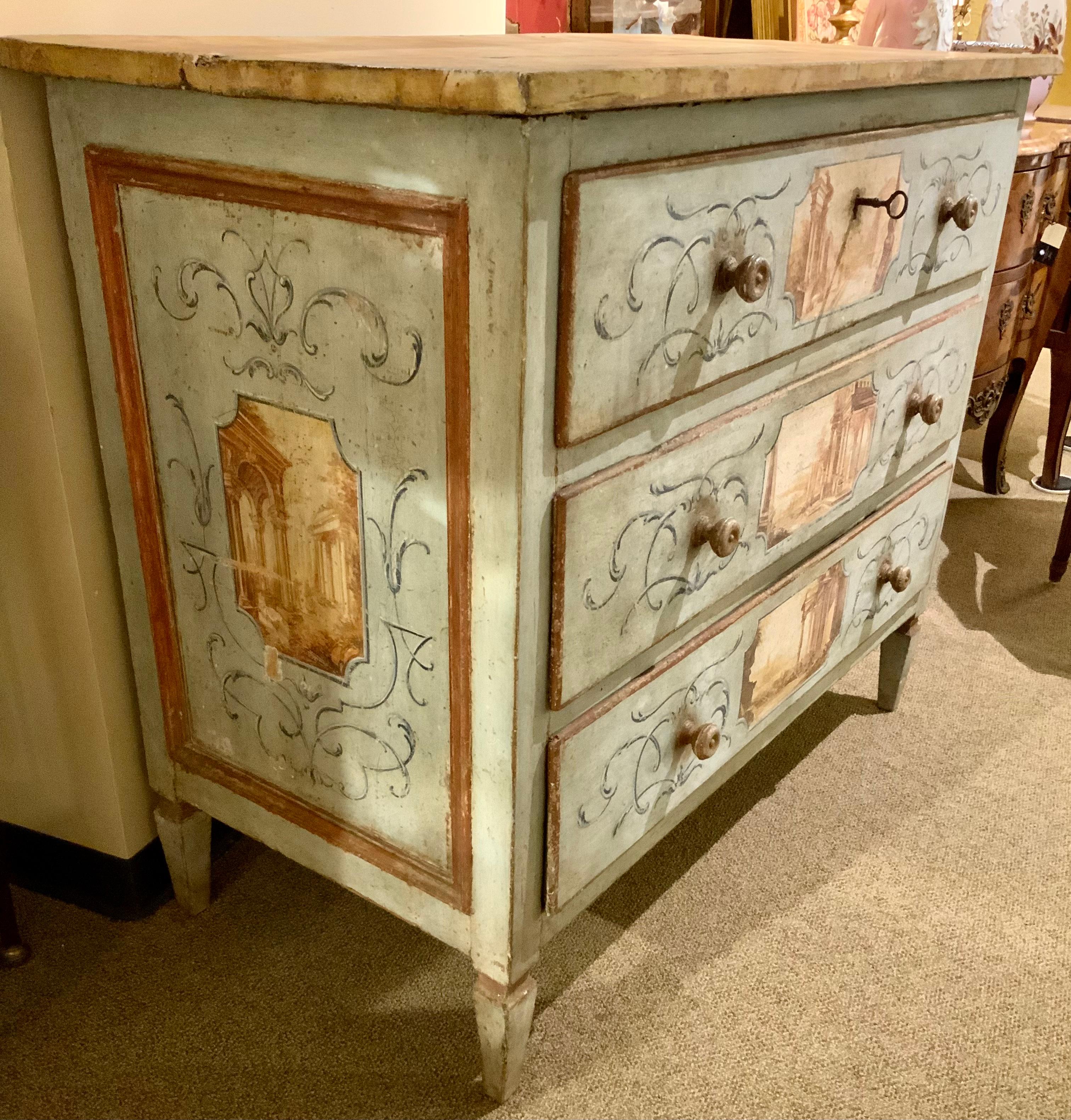 Venetian Chest of Drawers, Hand Painted, 18th C In Good Condition For Sale In Houston, TX