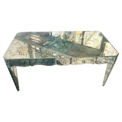 Mesa baja veneciana