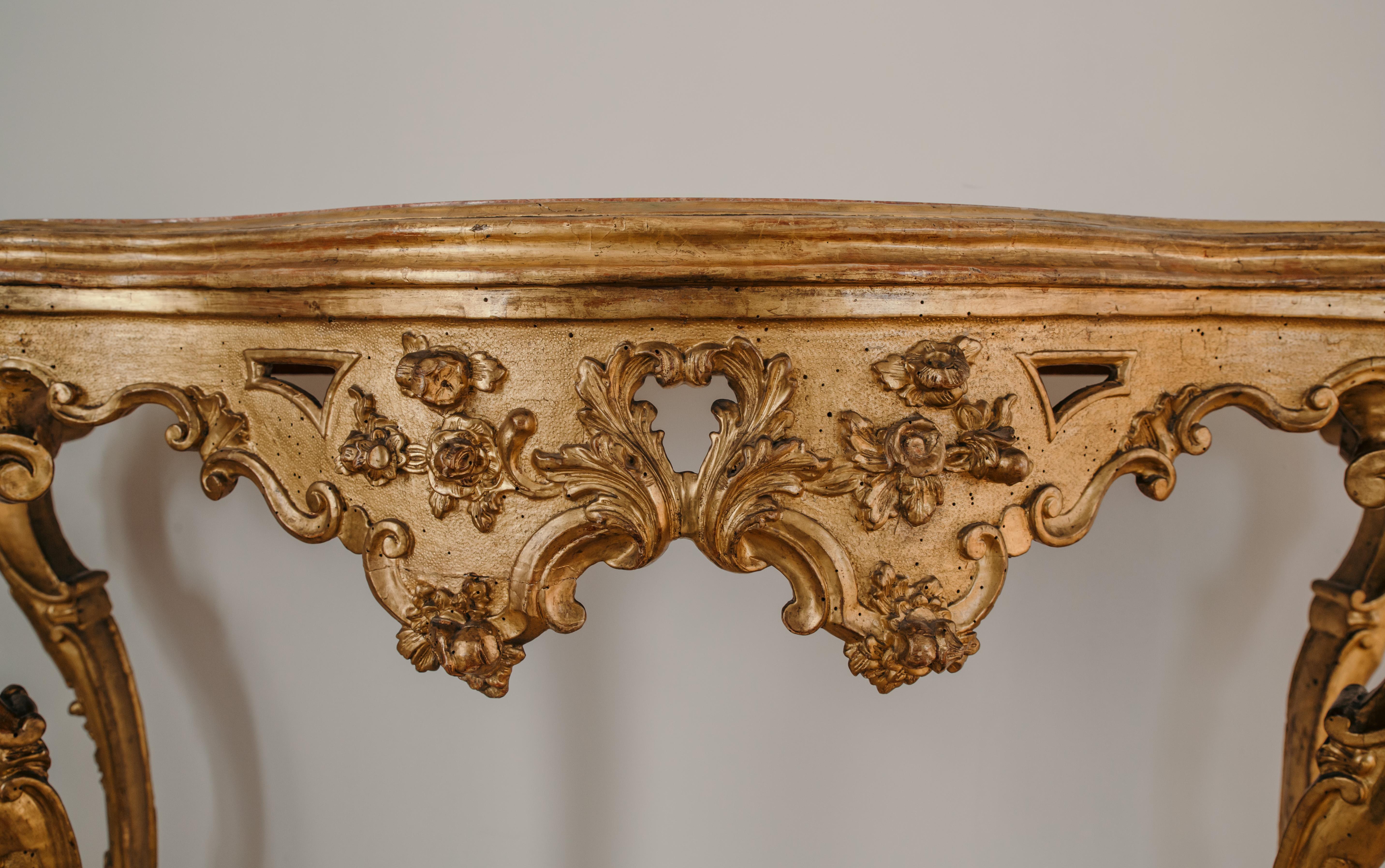 Louis XV Italian, venetian XVIII century console table in gilded wood For Sale