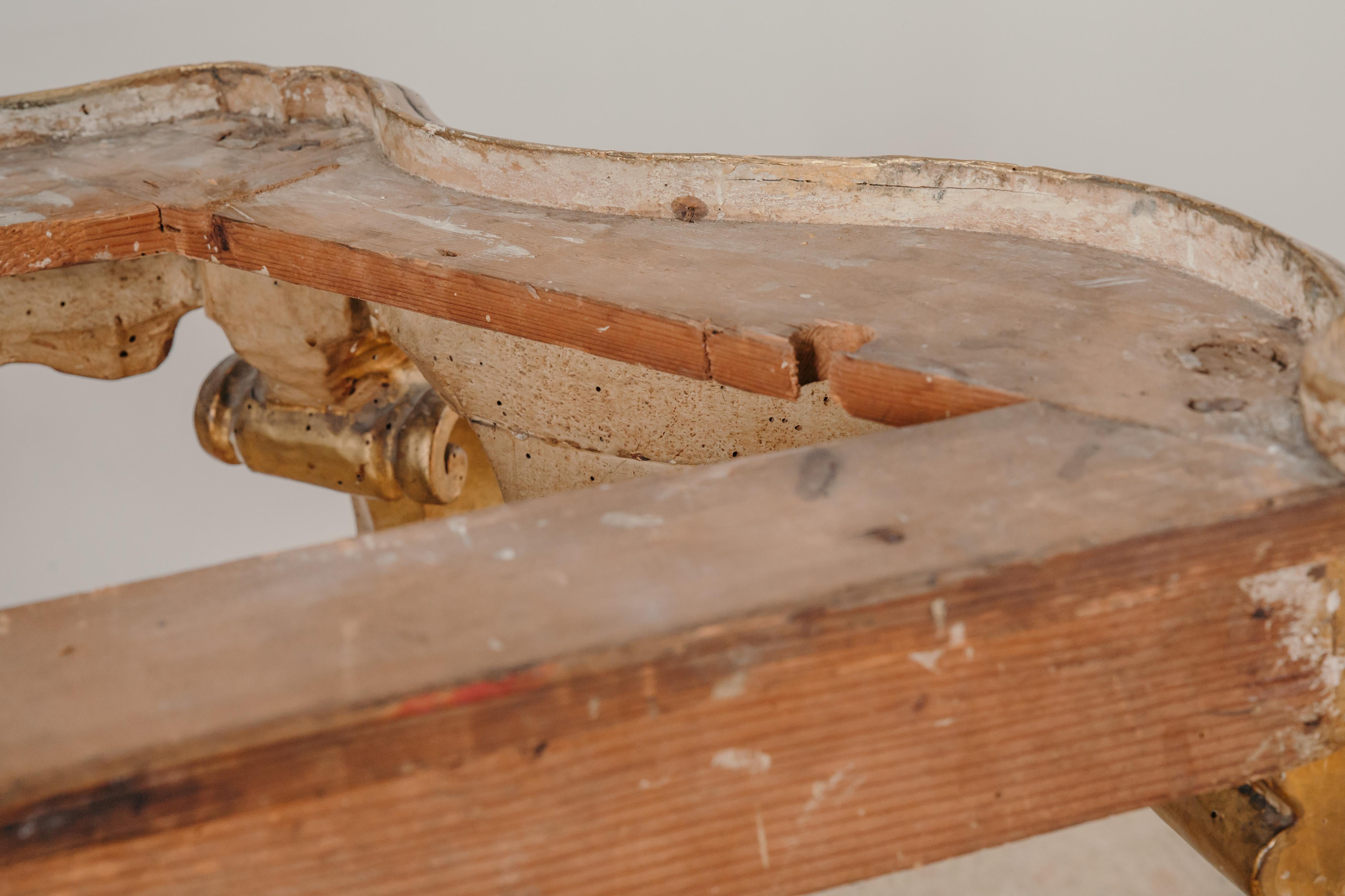 Italian, venetian XVIII century console table in gilded wood For Sale 2