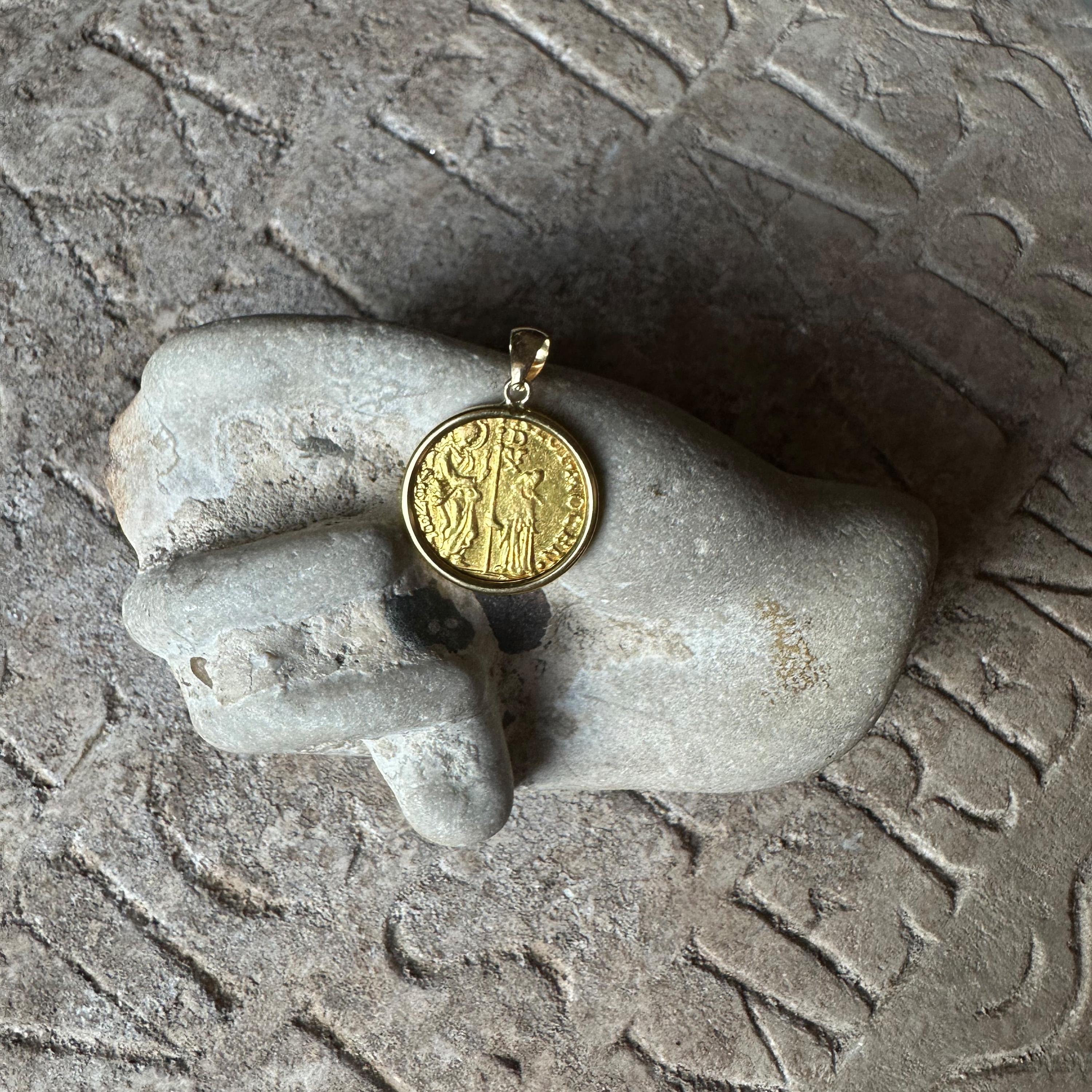 VENETIAN DOGE Gold Coin 18Kt Gold Pendant In New Condition For Sale In Roma, IT
