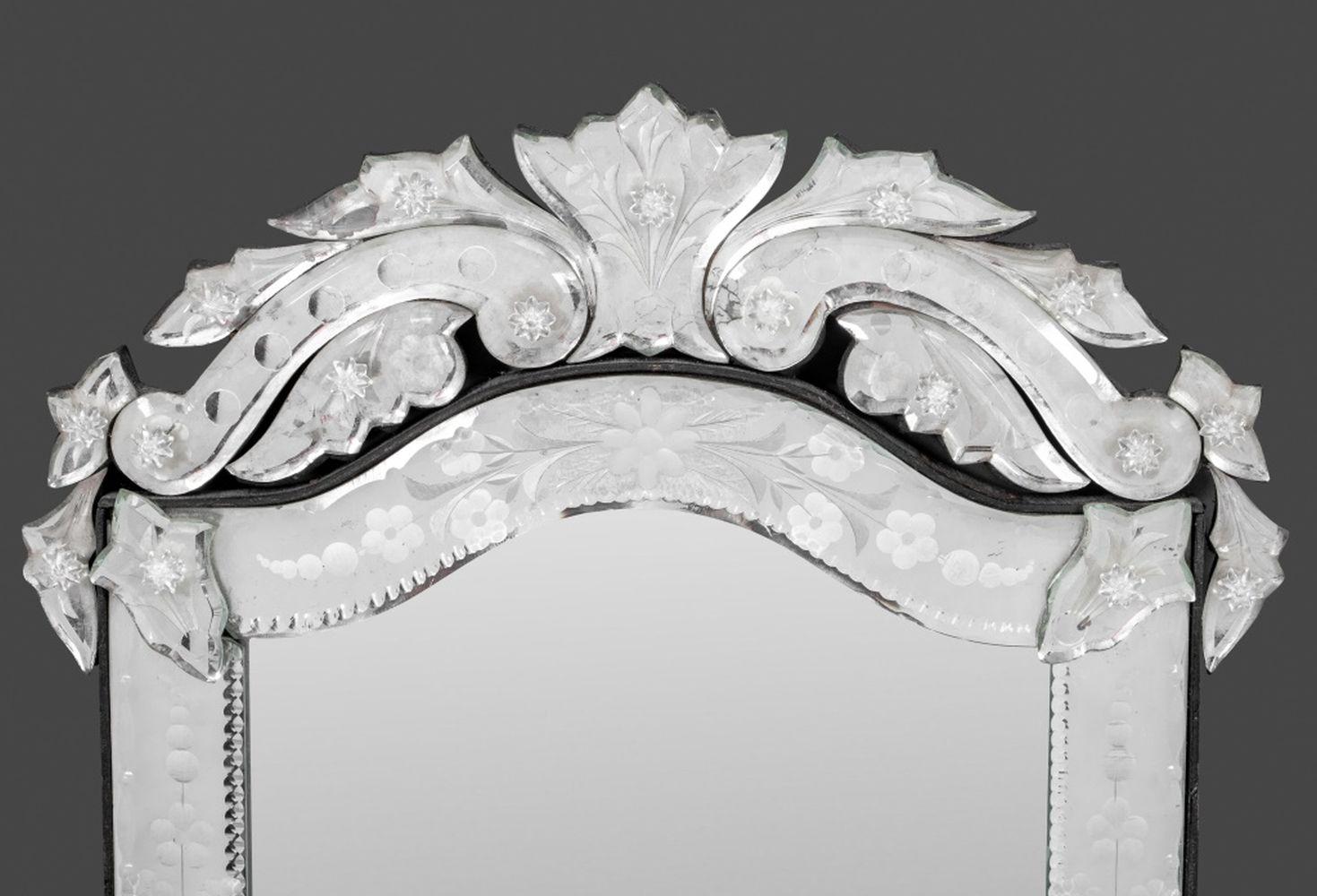 Moderno Specchio in vetro veneziano acidato in vendita