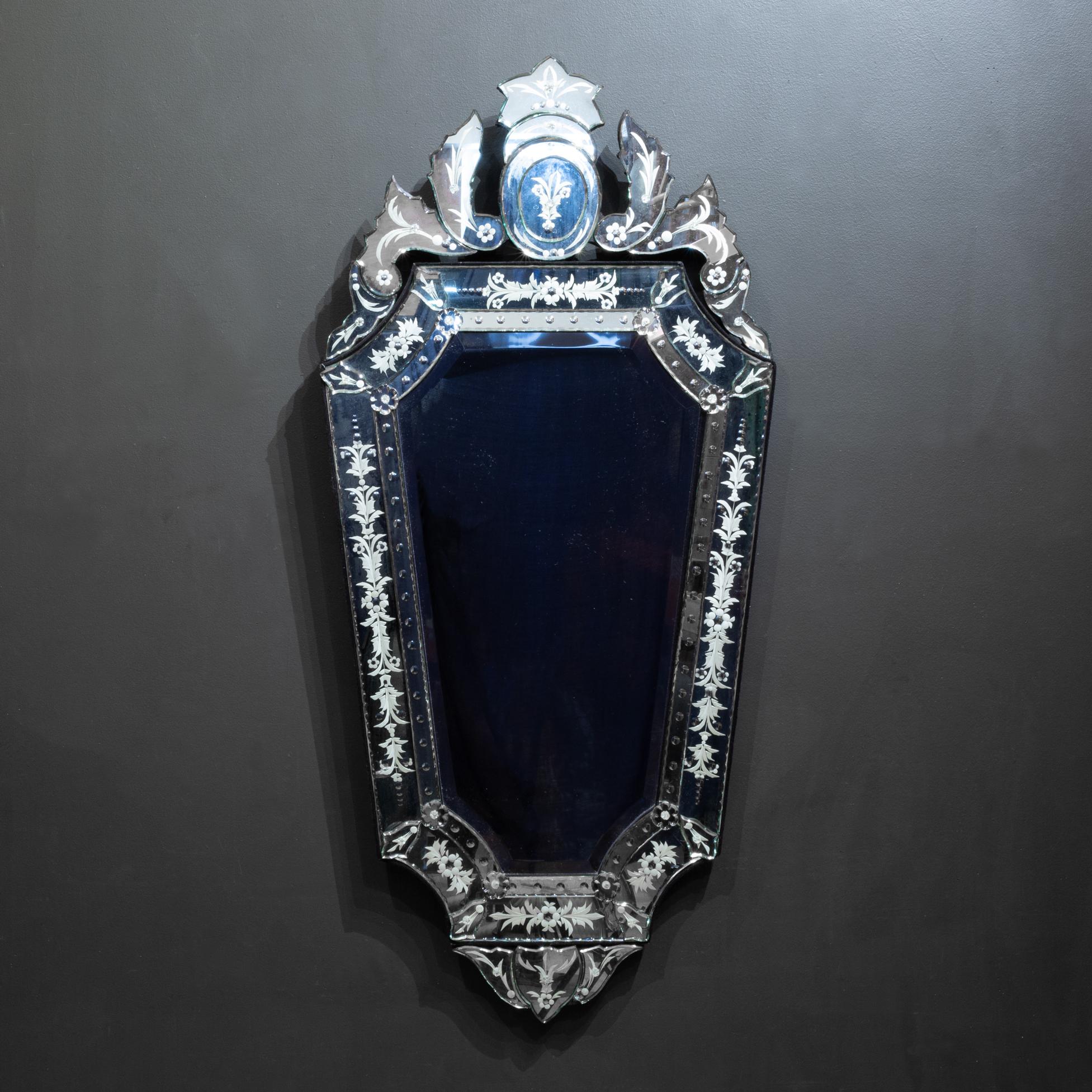 Miroir vénitien multi-panneaux à suspendre Bon état - En vente à San Francisco, CA