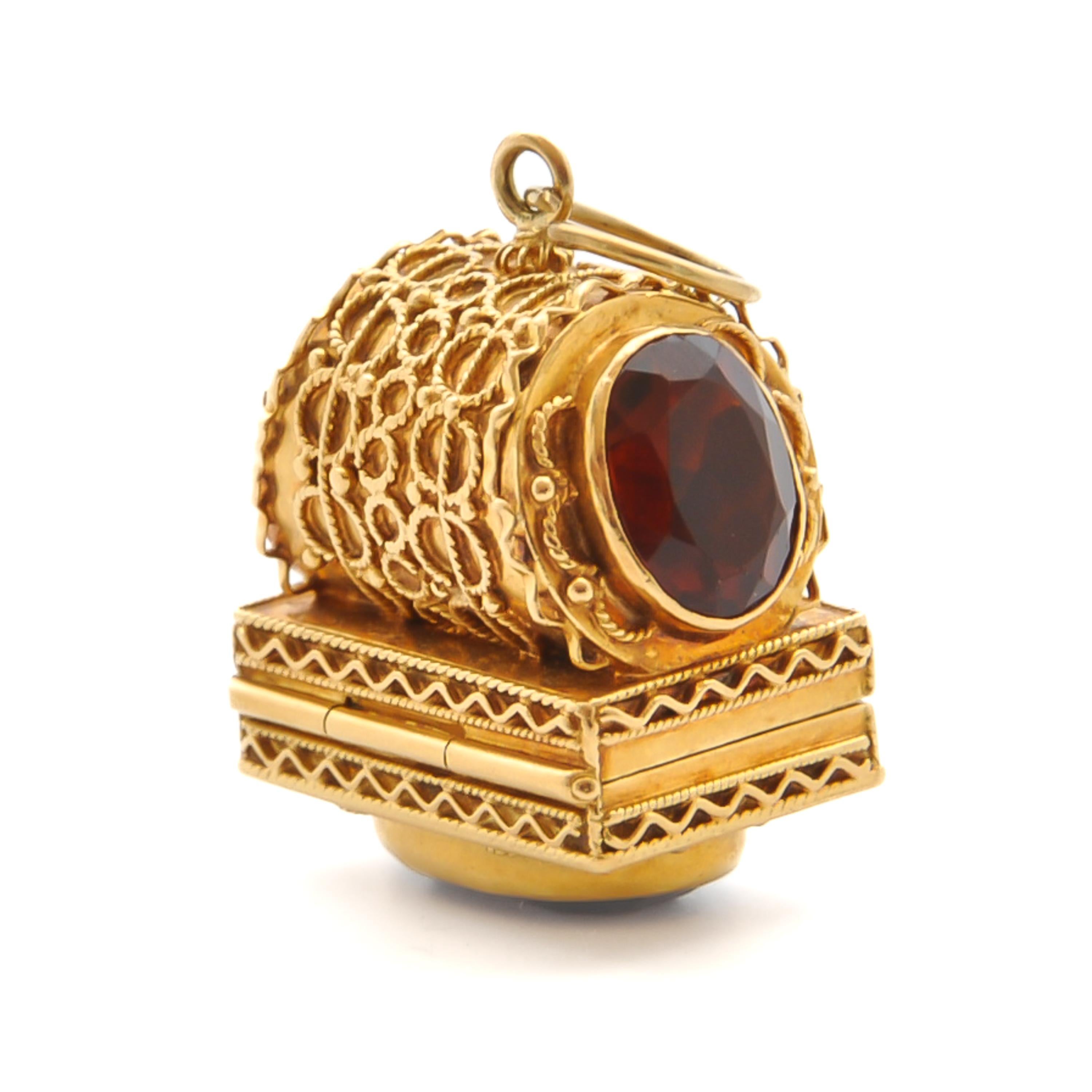 Vintage Venetian Revival 18K Gold and Garnet Locket Pendant For Sale 2