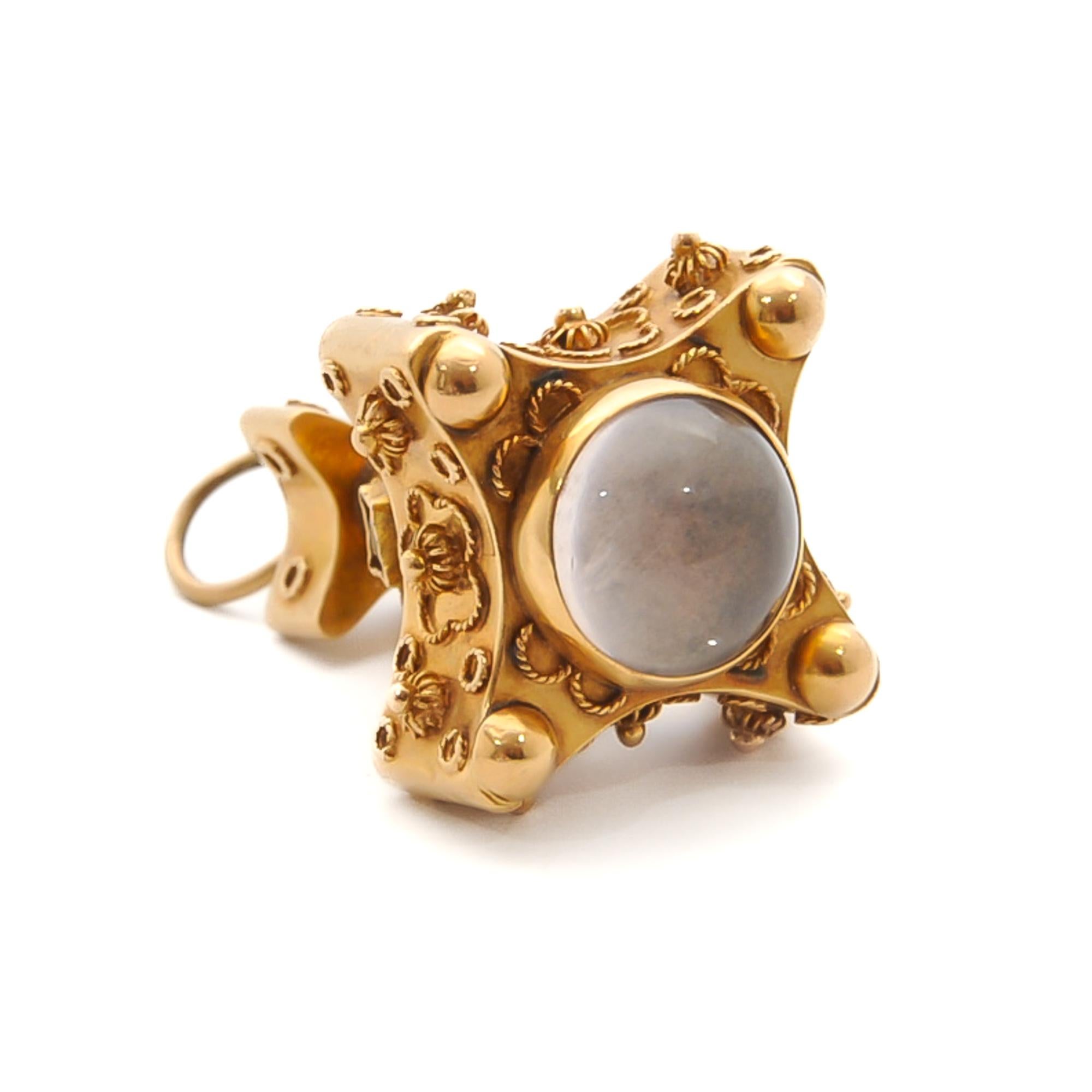 Pendentif en or 18 carats pierre de lune vintage vénitien Etruscan Revive Unisexe en vente