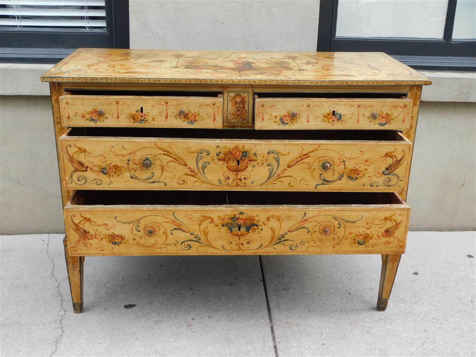 Comò a quattro cassetti dipinto a fogliame veneziano con gambe affusolate, C.C. 1780 in vendita 2