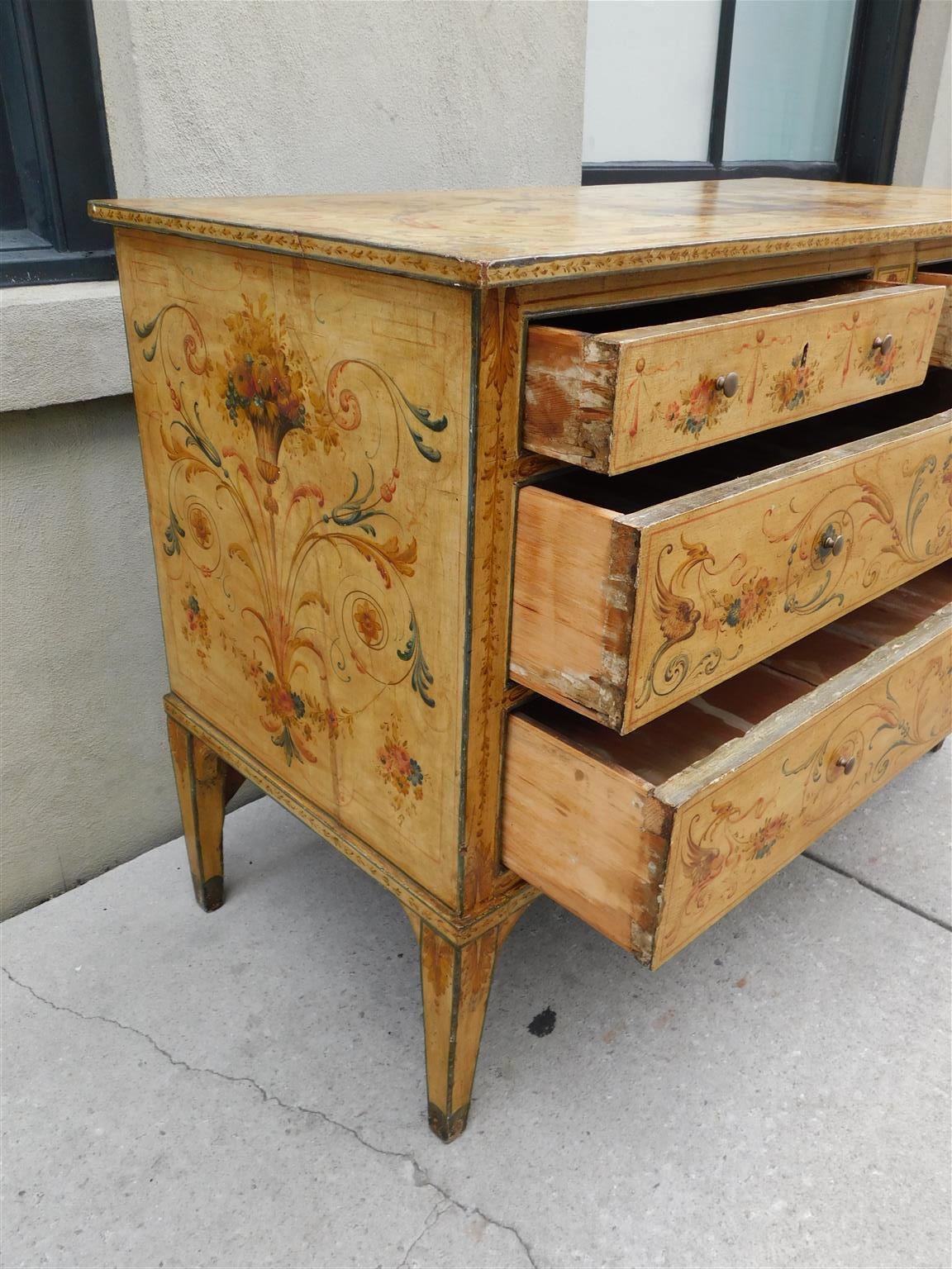 Comò a quattro cassetti dipinto a fogliame veneziano con gambe affusolate, C.C. 1780 in vendita 1