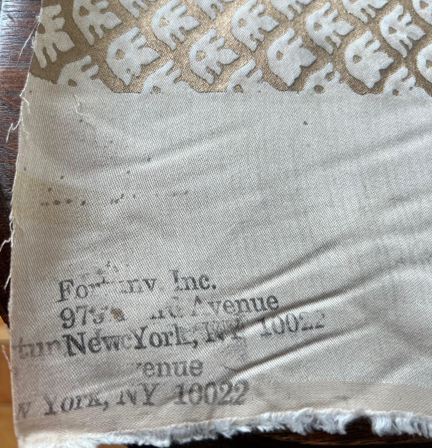 Venetian Fortuny Canestrelli Fabric in Ivory and Silvery Gold, 5.25 Yards For Sale 1