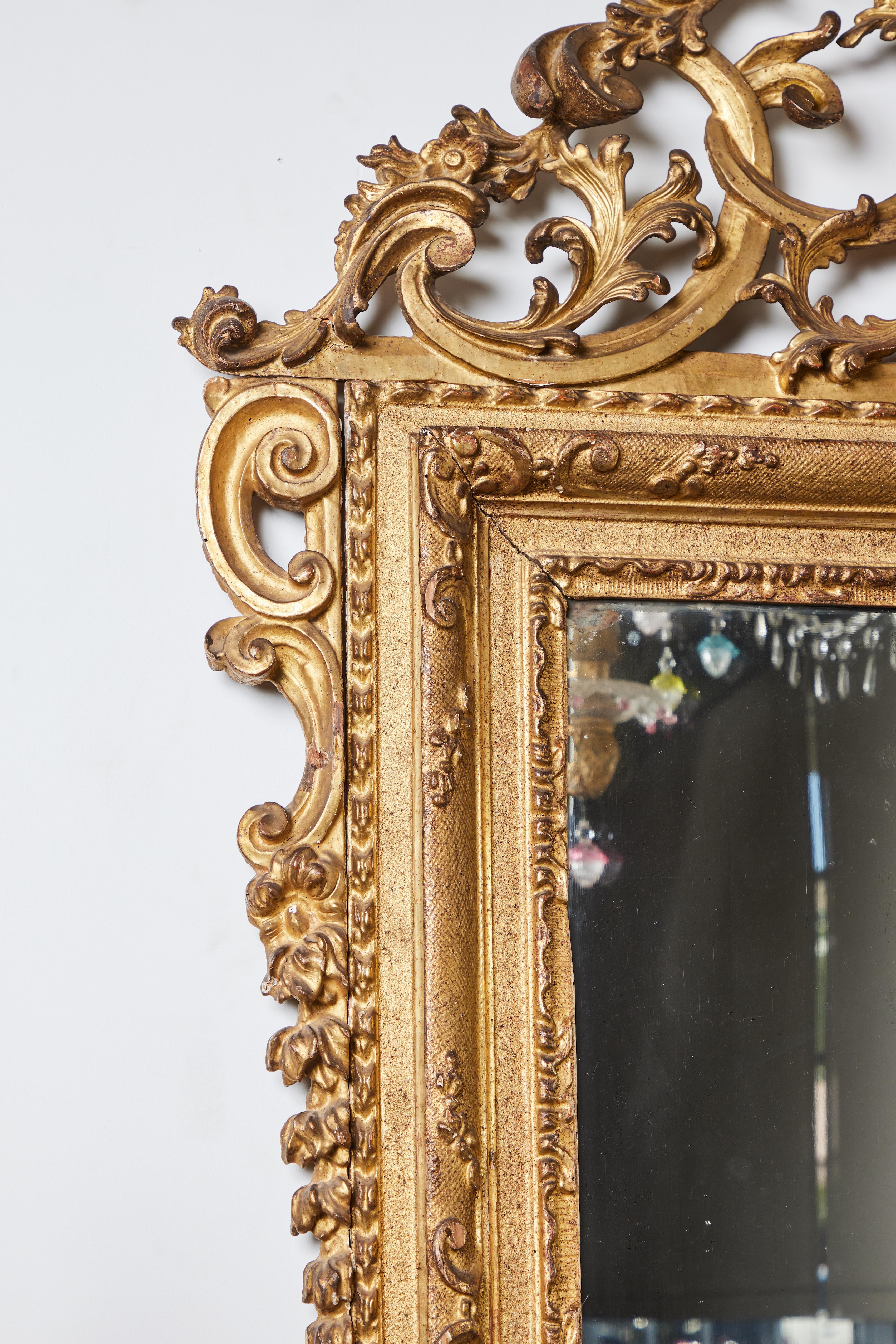 Venetian Gilt-Wood Mirror In Good Condition For Sale In Newport Beach, CA
