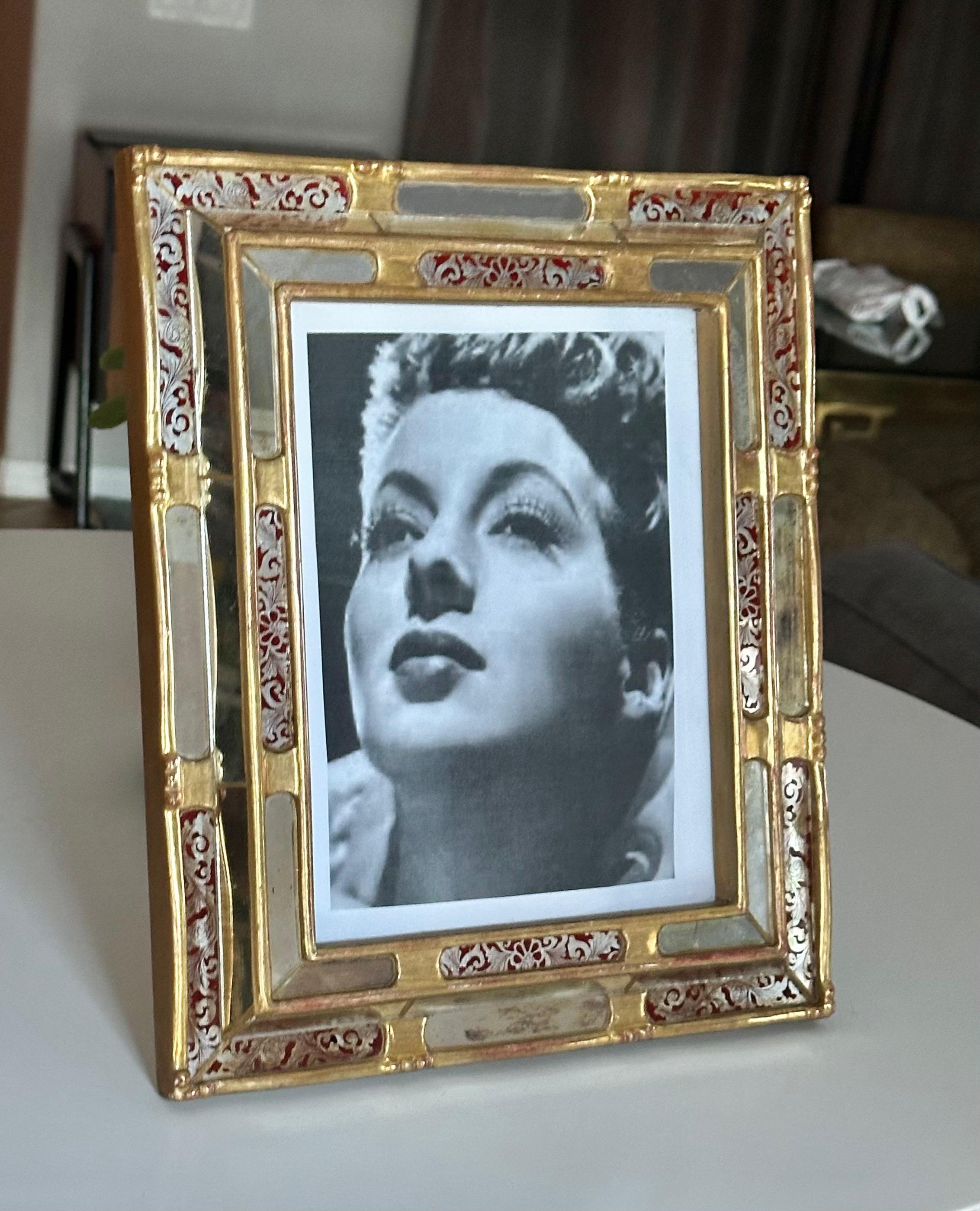 Cadre photo en bois doré vénitien peint à l'envers Bon état - En vente à Palm Springs, CA