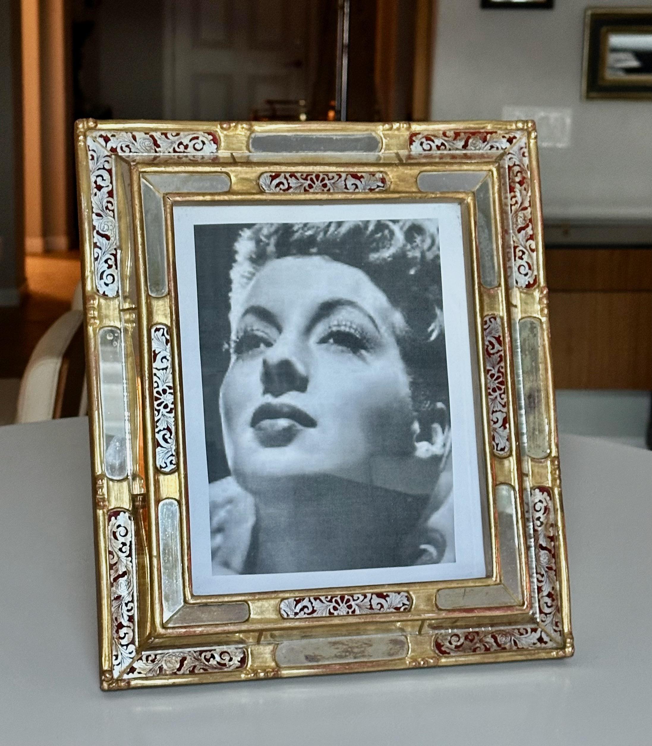 Verre Cadre photo en bois doré vénitien peint à l'envers en vente