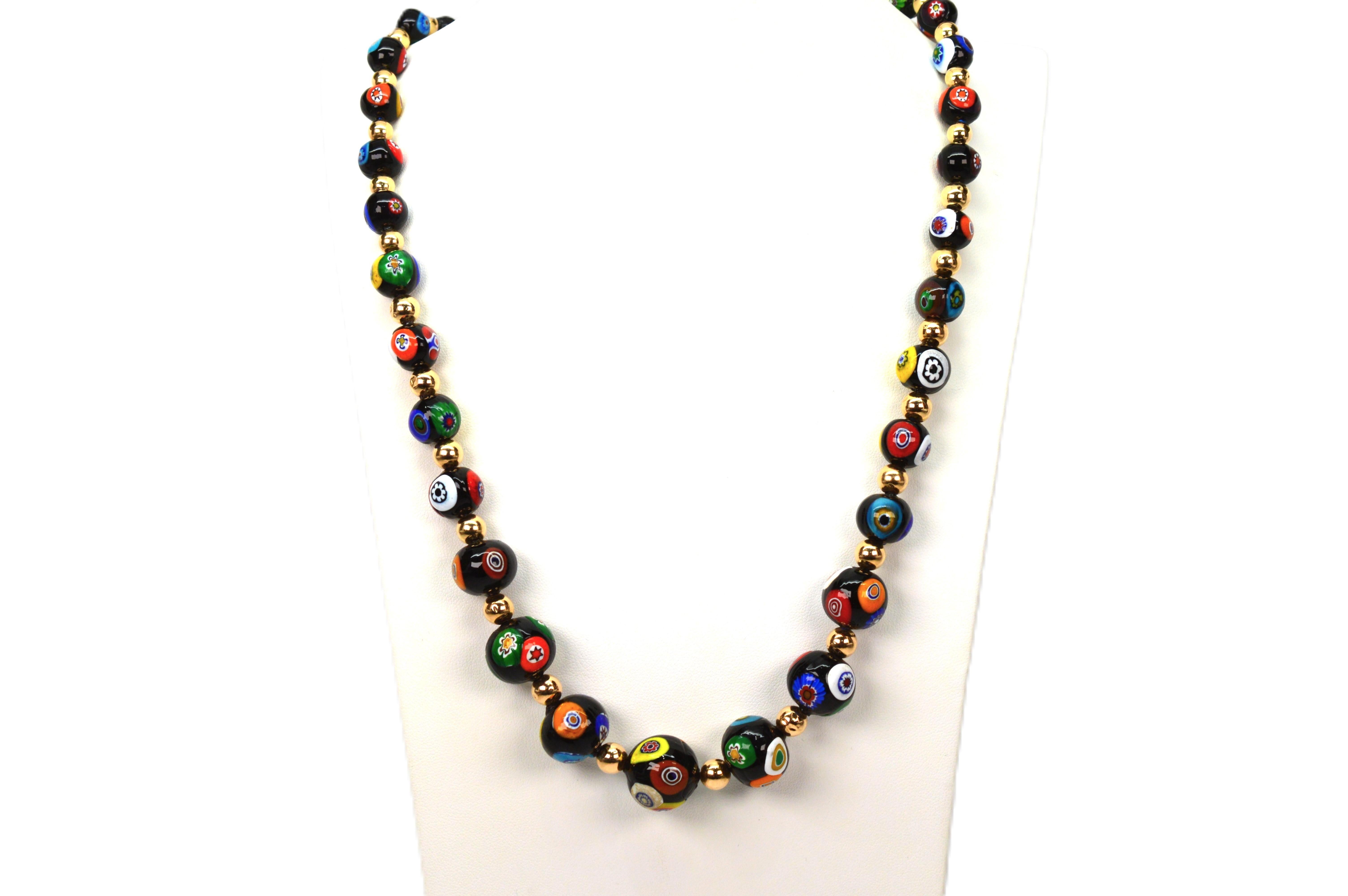 Collier en or jaune 14 carats avec perles en verre vénitien en vente 2