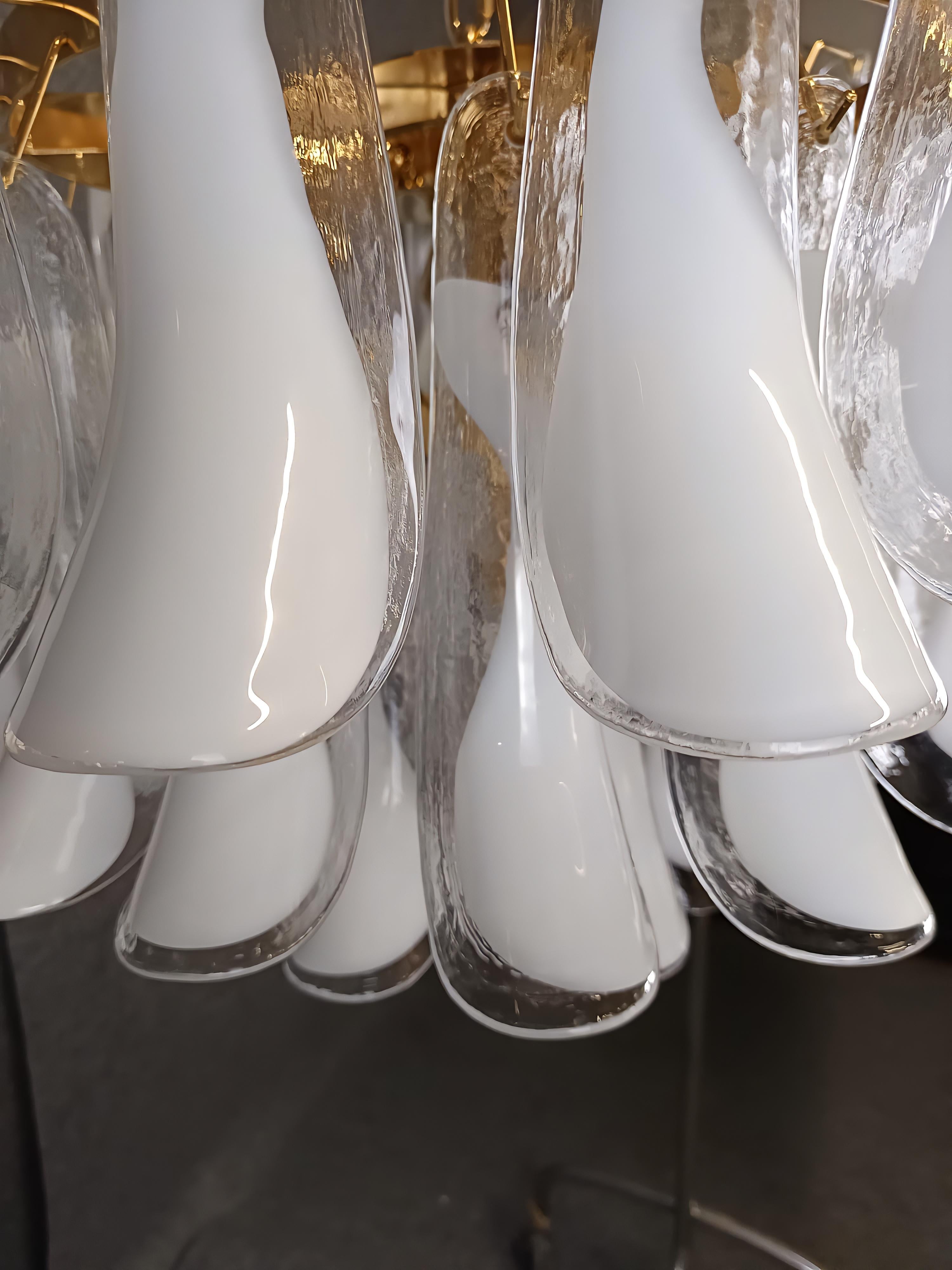 Venetian Glass Chandelier with 62 White Leaves, Murano Made in Italy Available in vendita 2
