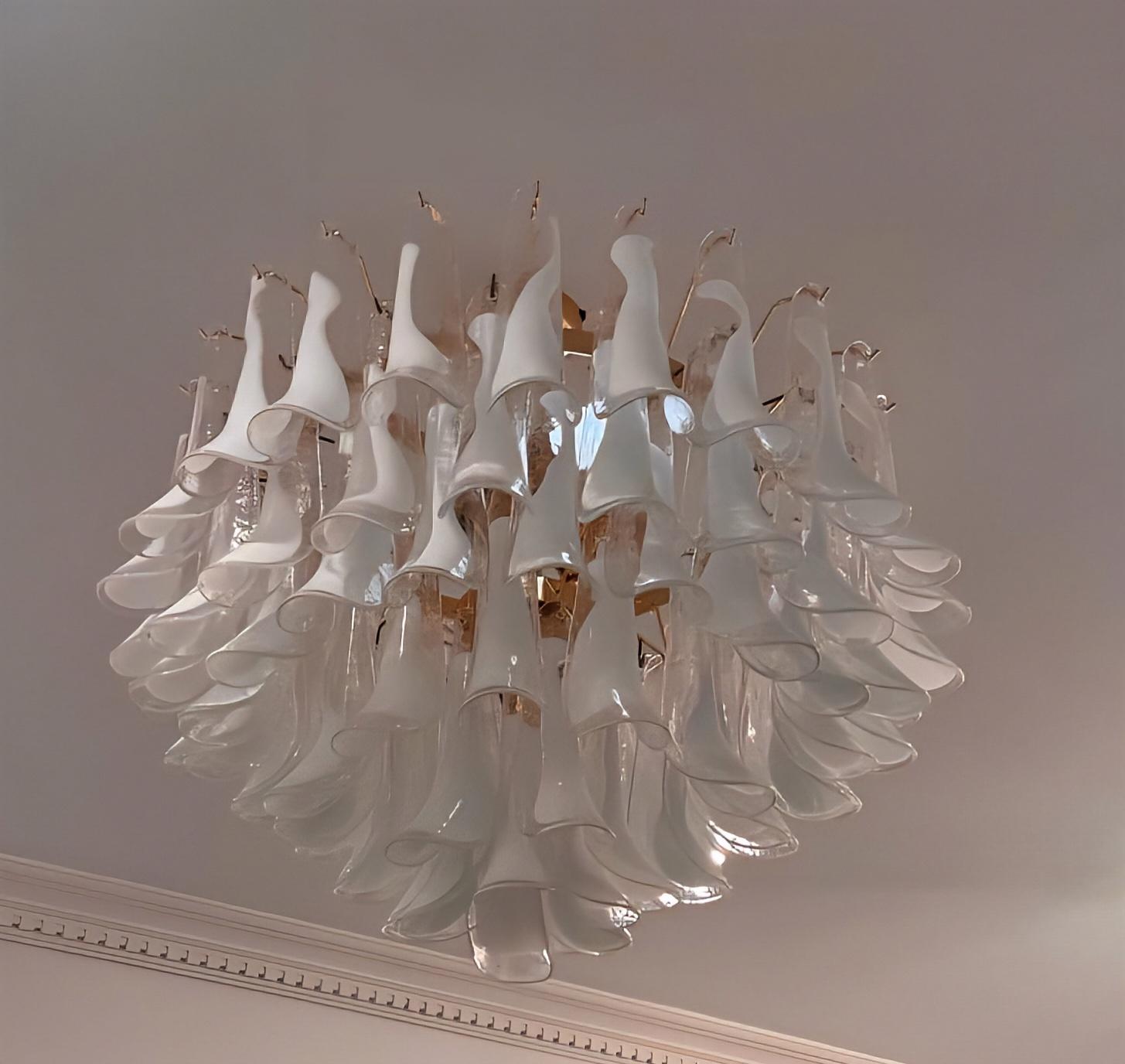 Venetian Glass Chandelier with 62 White Leaves, Murano Made in Italy Available in vendita 5