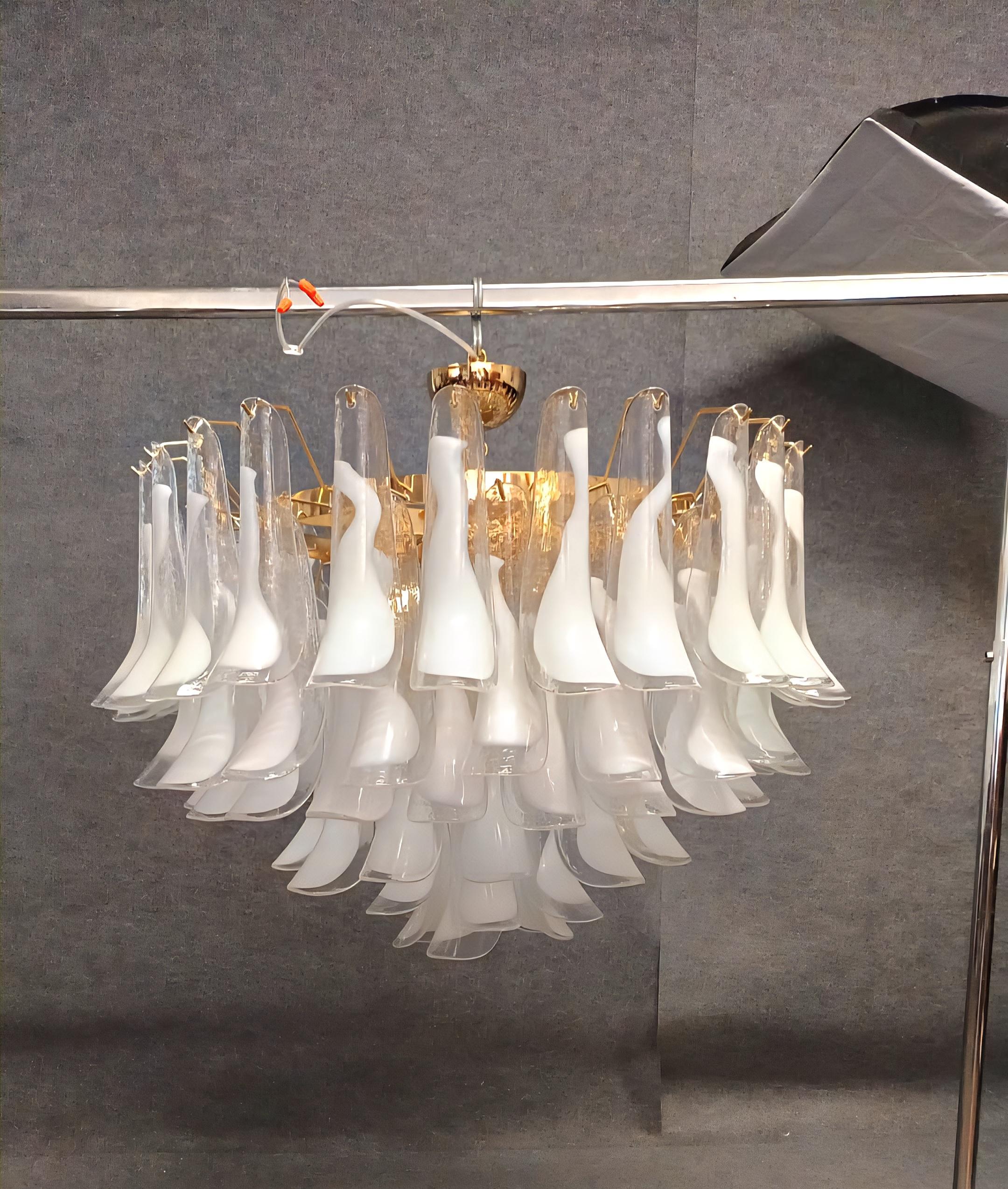 Venetian Glass Chandelier with 62 White Leaves, Murano Made in Italy Available in vendita 6