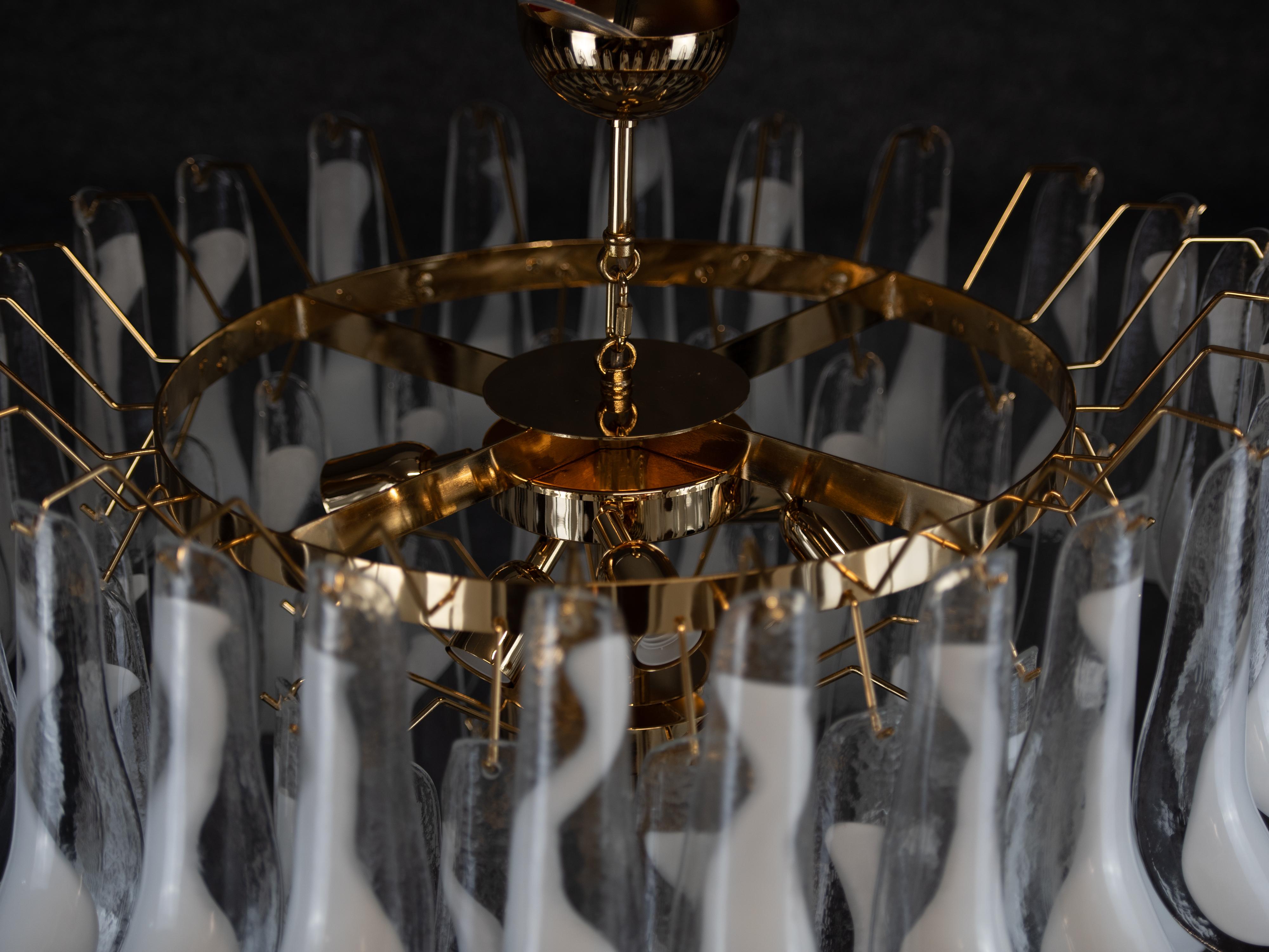 Periodo contemporaneo Venetian Glass Chandelier with 62 White Leaves, Murano Made in Italy Available in vendita