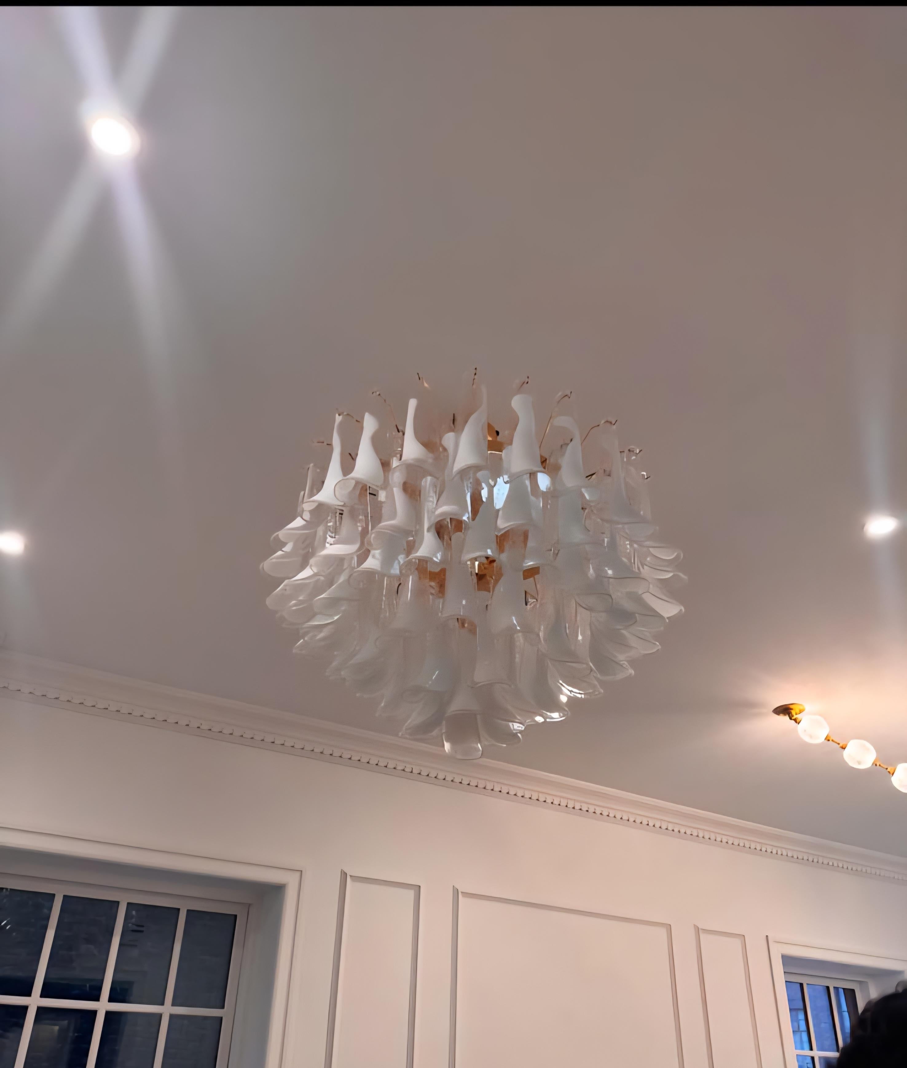 Vetro soffiato Venetian Glass Chandelier with 62 White Leaves, Murano Made in Italy Available in vendita