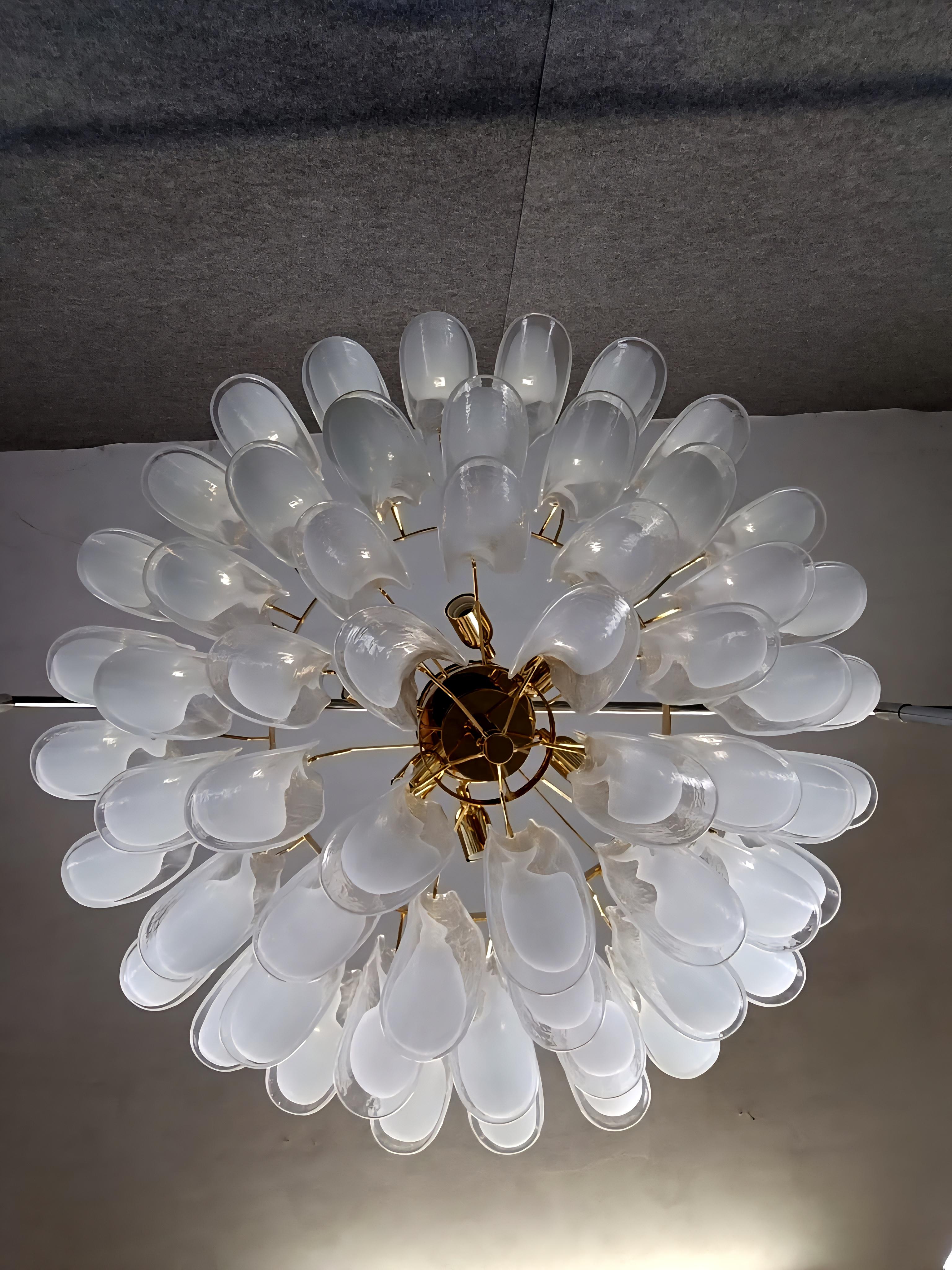 Venetian Glass Chandelier with 62 White Leaves, Murano Made in Italy Available in vendita 1
