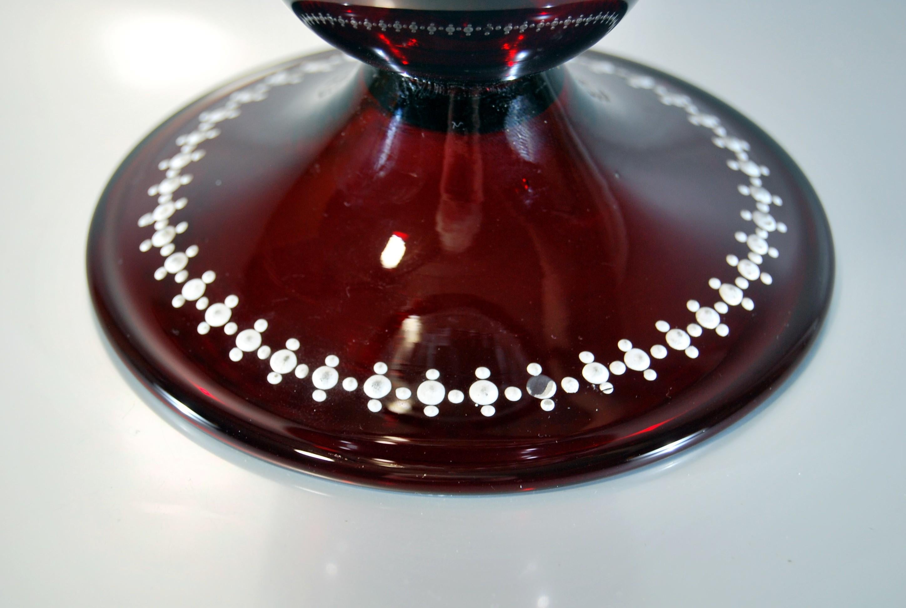 Venezianische Glas-Kornet-Vase mit antikem vergoldetem Dekor, graviert mit Putten im Angebot 6