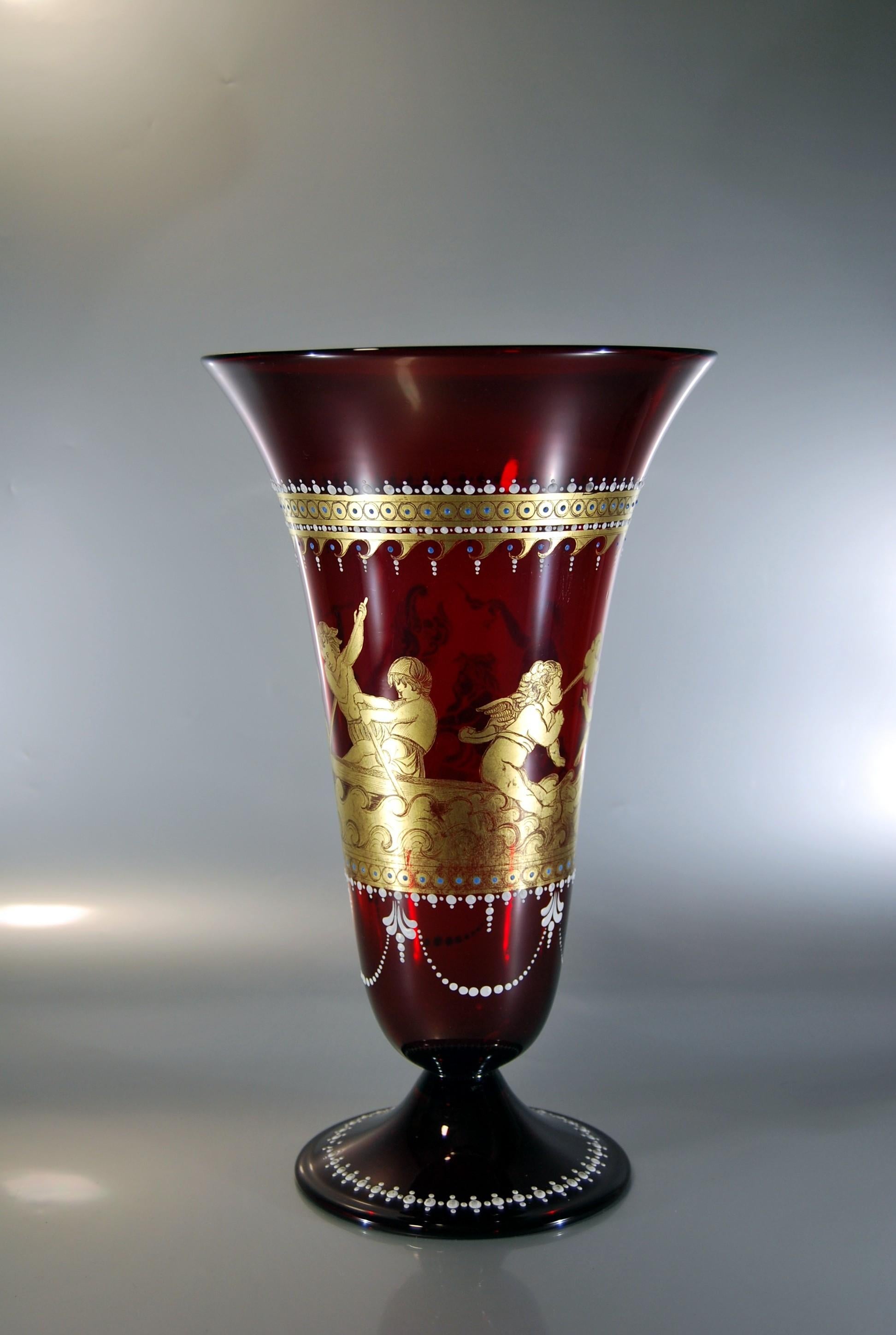 Venetian Glass Cornet Vase with Antique Gilt Decoration Engraved with Putti For Sale 2