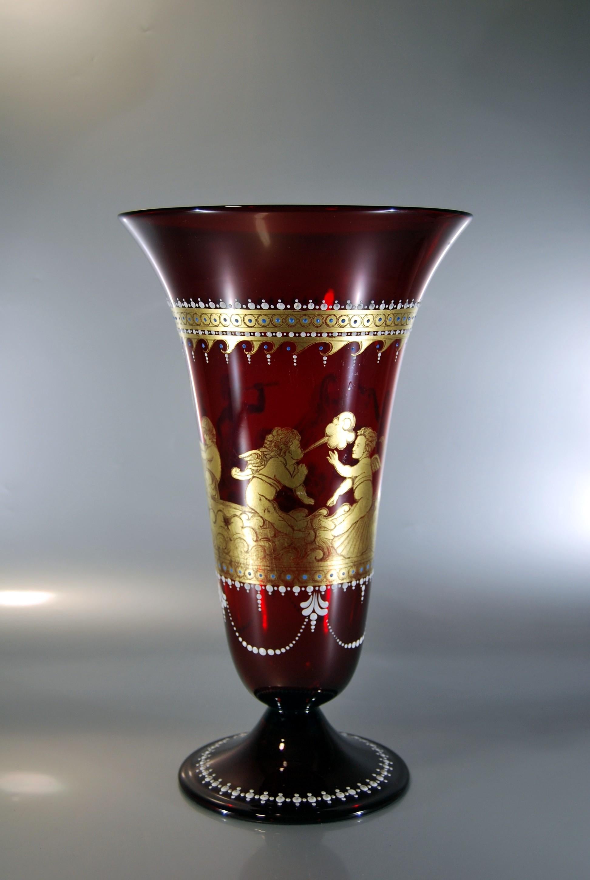 Venetian Glass Cornet Vase with Antique Gilt Decoration Engraved with Putti For Sale 3