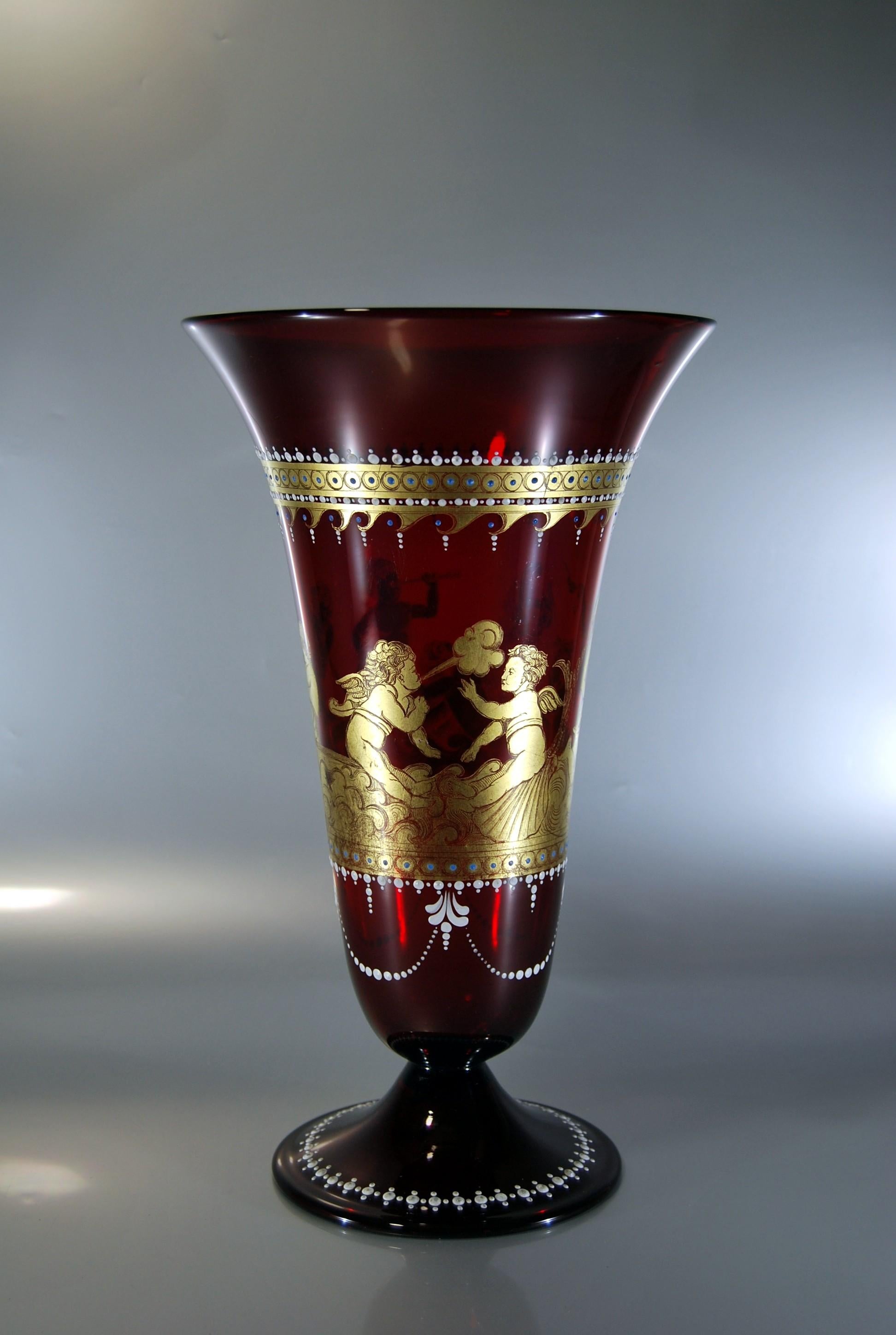 Venetian Glass Cornet Vase with Antique Gilt Decoration Engraved with Putti For Sale 4